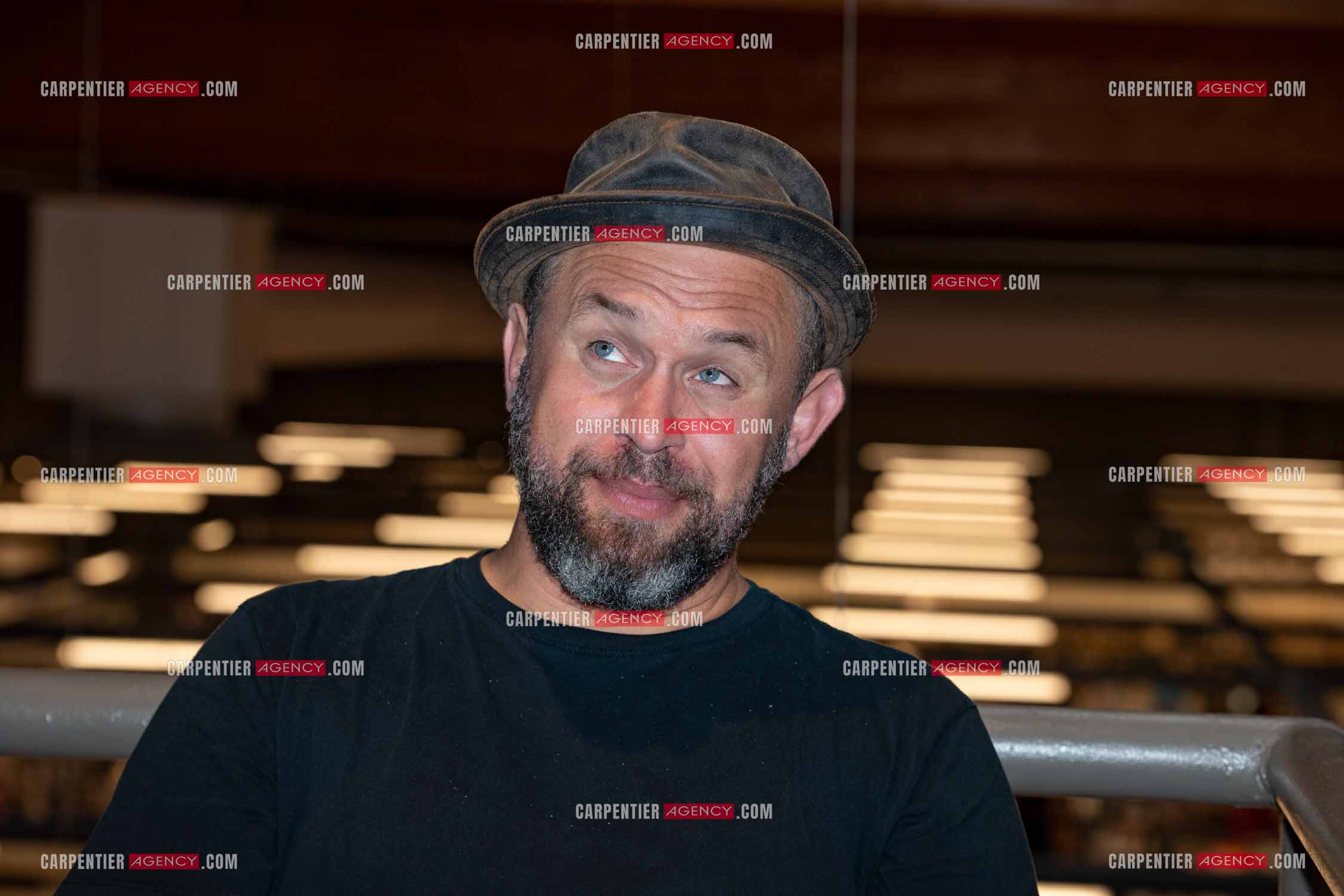 Le finaliste de The Voice saison 2022 Mister Mat de son vrai nom Mathieu Guillou lors de son Showcase au magasin Cultura de Toulon la Valette.    ( Exclusif )