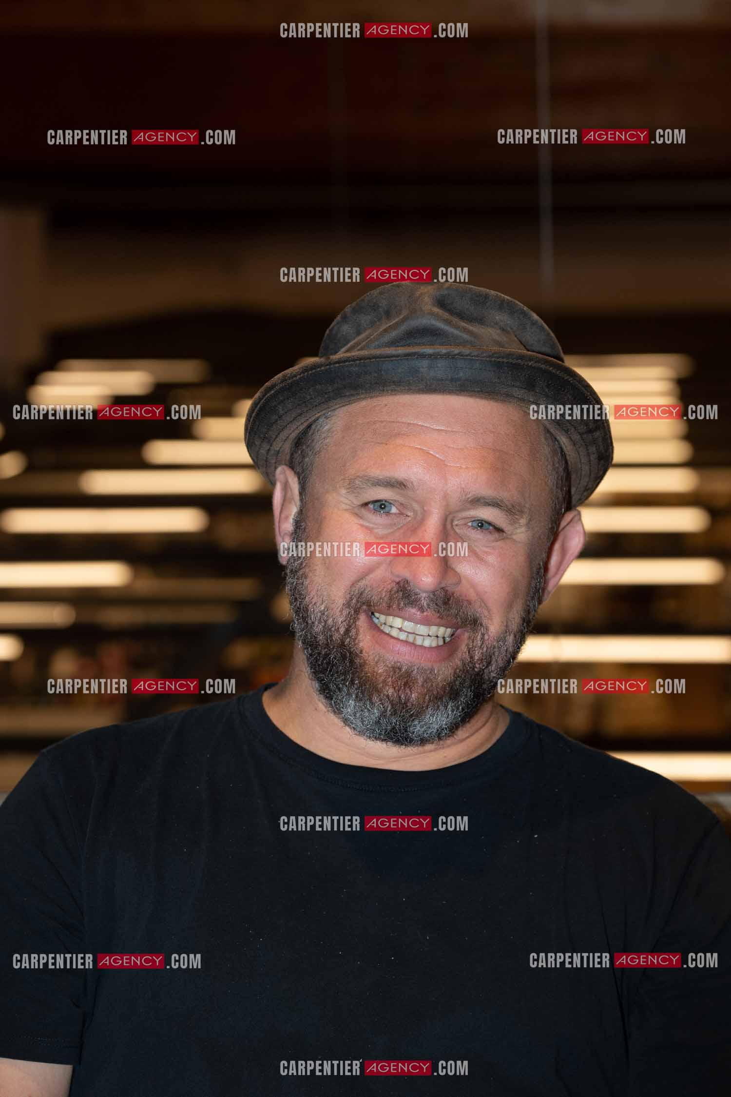 Le finaliste de The Voice saison 2022 Mister Mat de son vrai nom Mathieu Guillou lors de son Showcase au magasin Cultura de Toulon la Valette.    ( Exclusif )