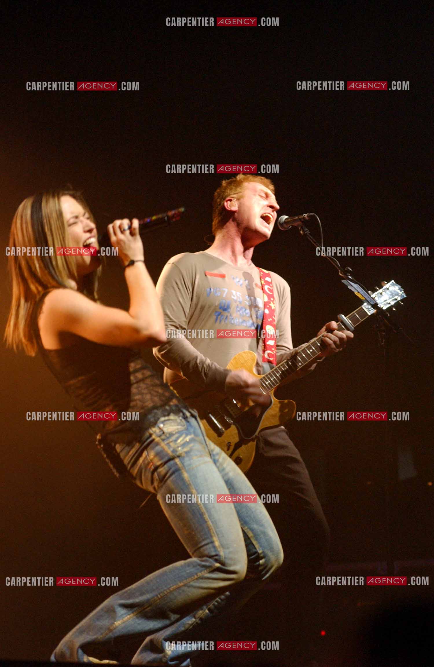 La chanteuse québécoise Natasha St Pier lors de son concert à l'Olympia en 2004.  ( Exclusif )