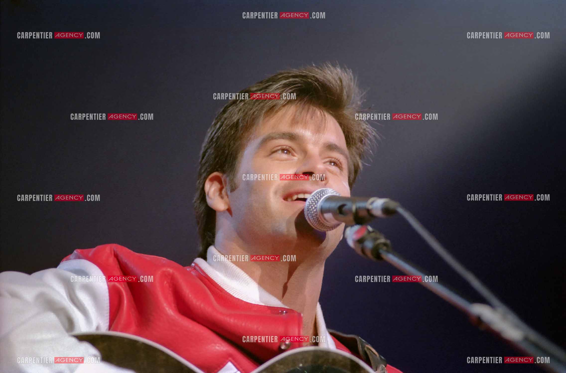 Le chanteur Canadien Roch Voisine en concert au POPB de Paris Bercy le 6 Février 1992.