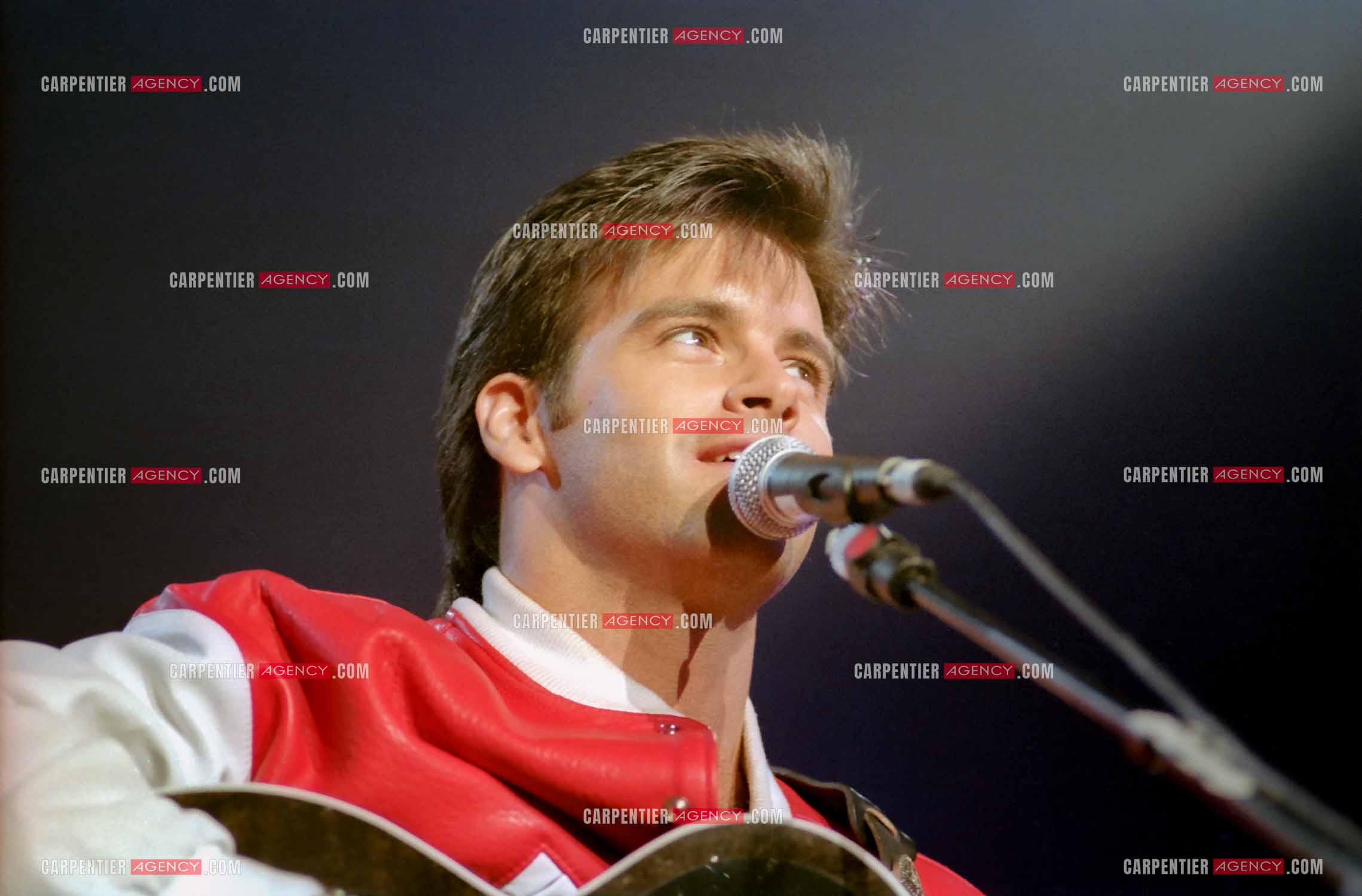 Le chanteur Canadien Roch Voisine en concert au POPB de Paris Bercy le 6 Février 1992.