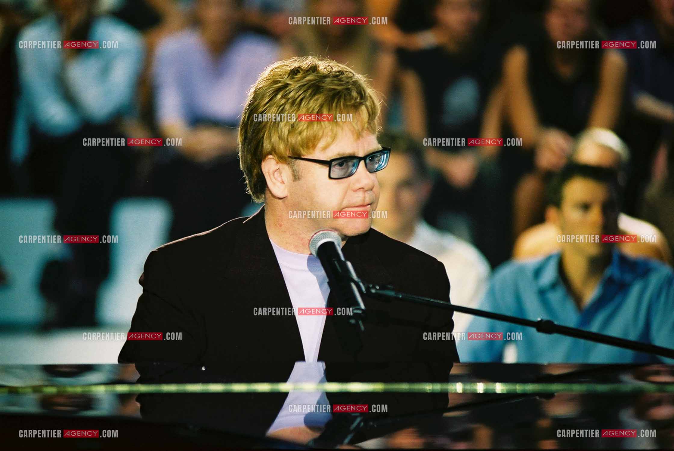 Le chanteur Elton John lors de l'enregistrement de l'émission spécial Garou pour TF1.  ( Exclusif )