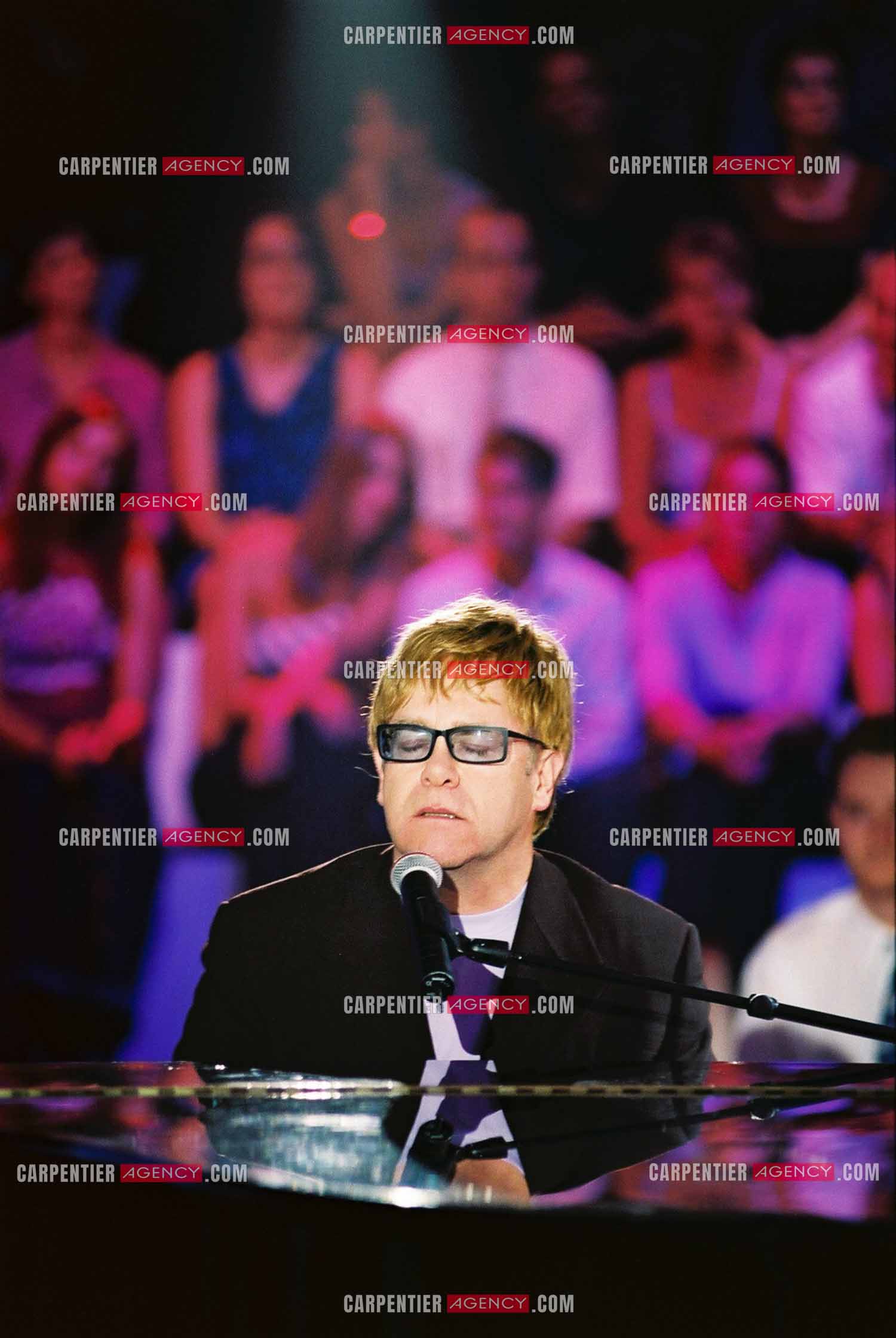 Le chanteur Elton John lors de l'enregistrement de l'émission spécial Garou pour TF1.  ( Exclusif )