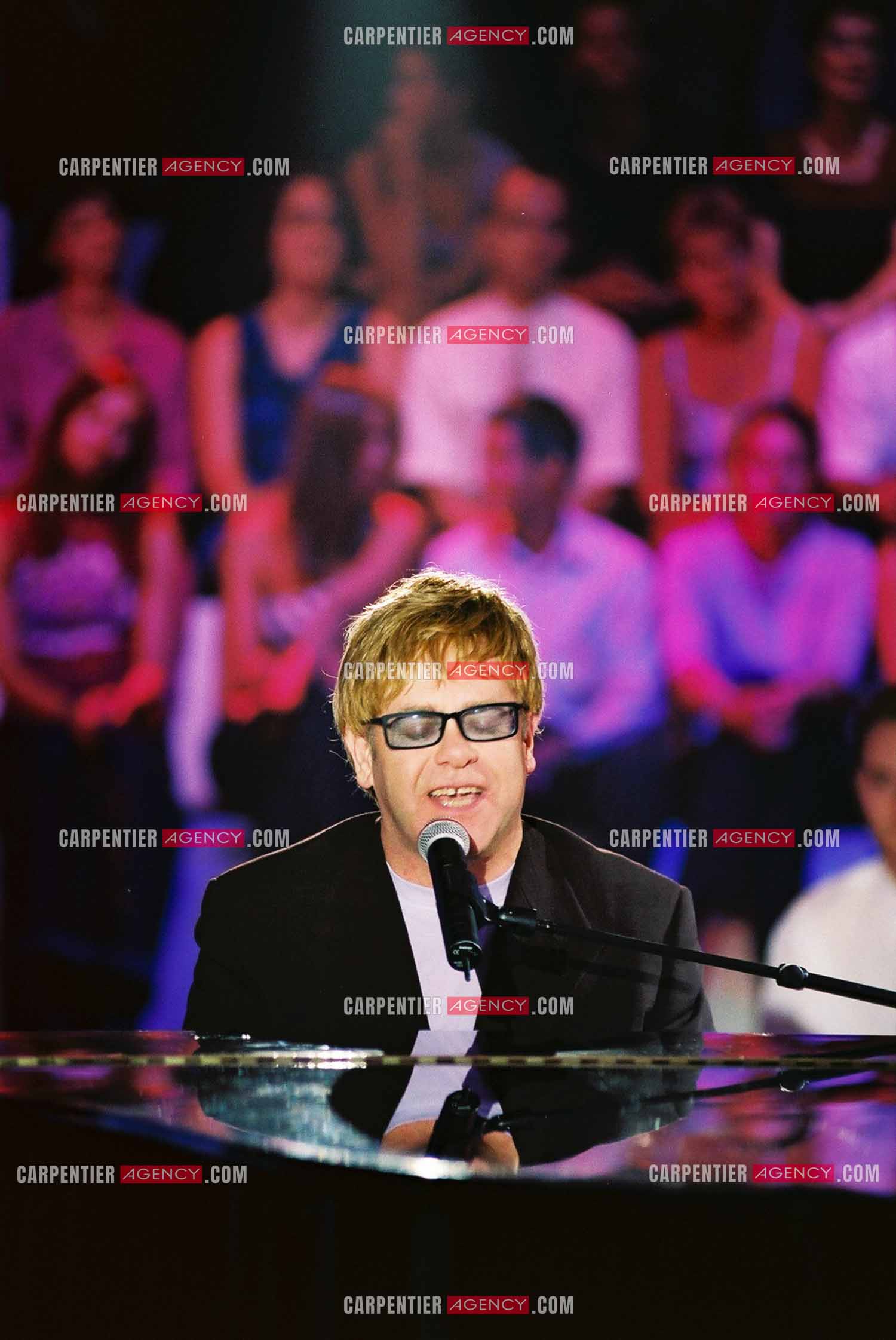 Le chanteur Elton John lors de l'enregistrement de l'émission spécial Garou pour TF1.  ( Exclusif )