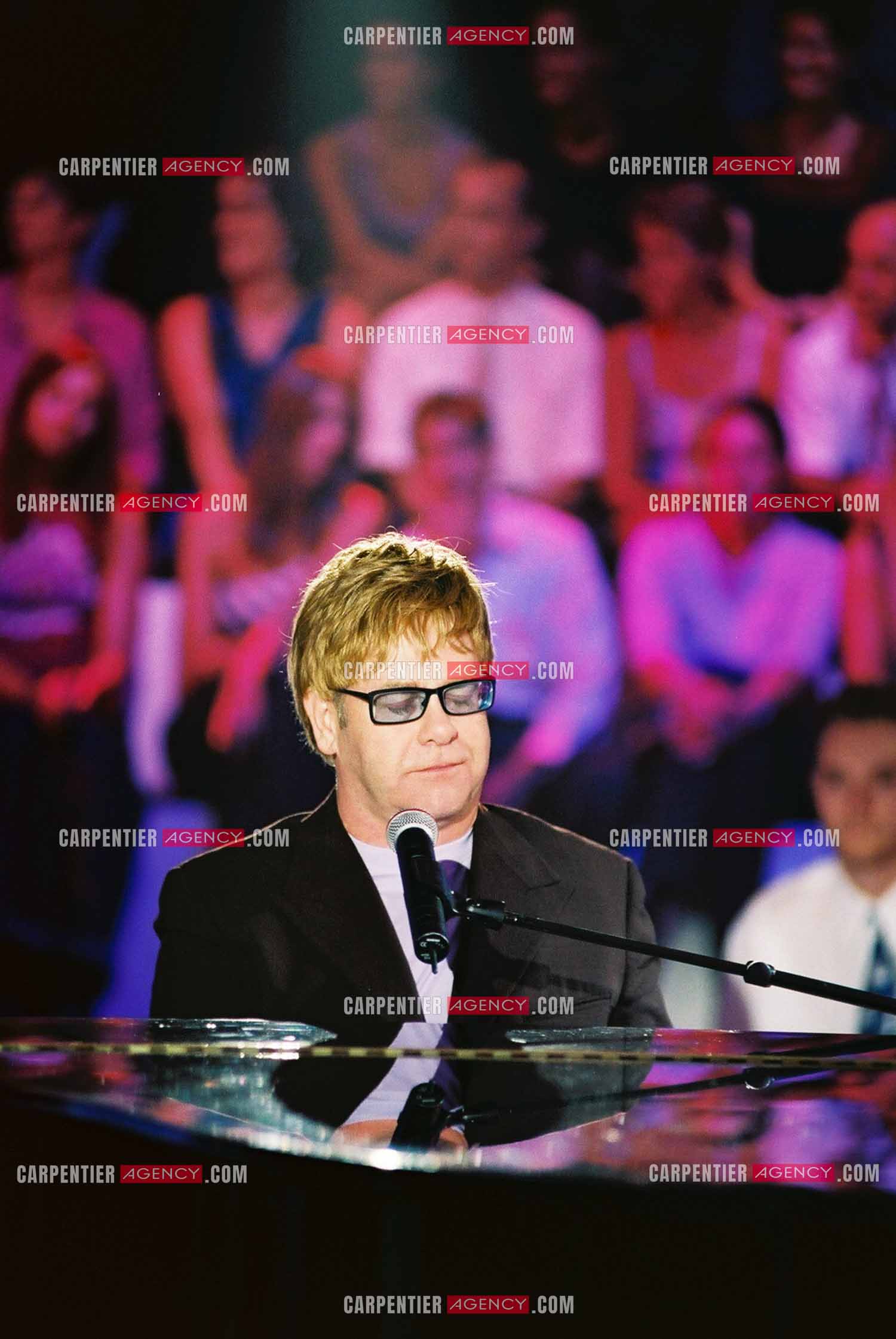 Le chanteur Elton John lors de l'enregistrement de l'émission spécial Garou pour TF1.  ( Exclusif )