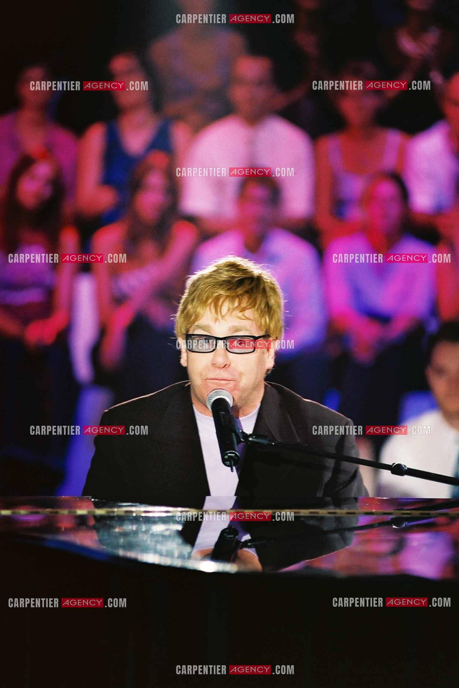 Le chanteur Elton John lors de l'enregistrement de l'émission spécial Garou pour TF1.  ( Exclusif )