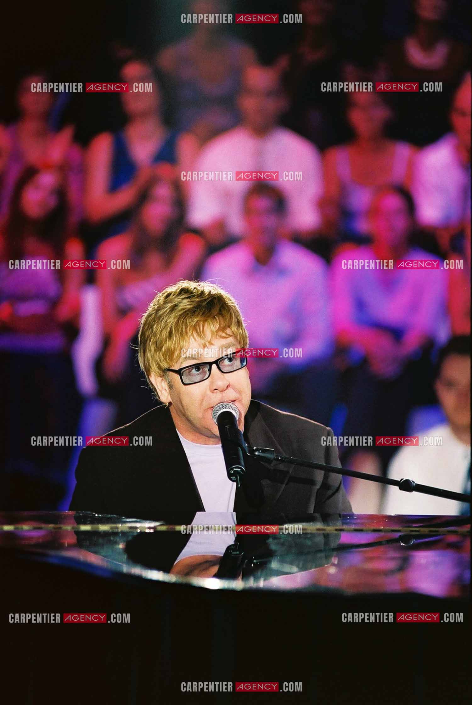 Le chanteur Elton John lors de l'enregistrement de l'émission spécial Garou pour TF1.  ( Exclusif )