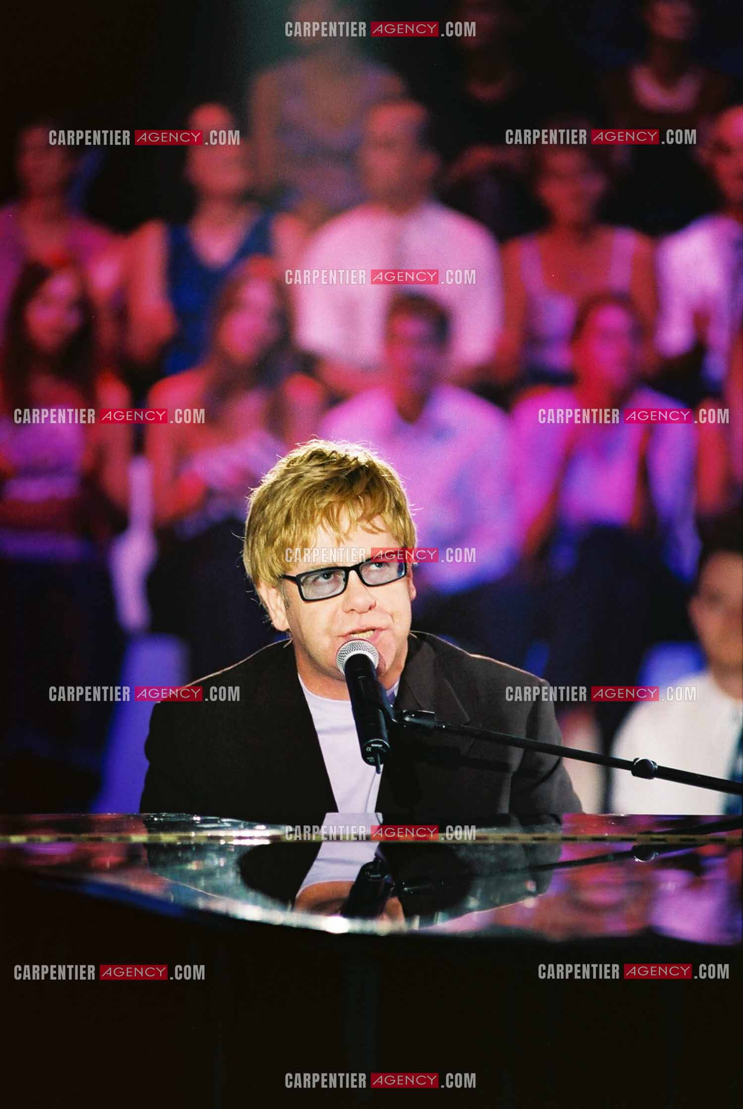 Le chanteur Elton John lors de l'enregistrement de l'émission spécial Garou pour TF1.  ( Exclusif )