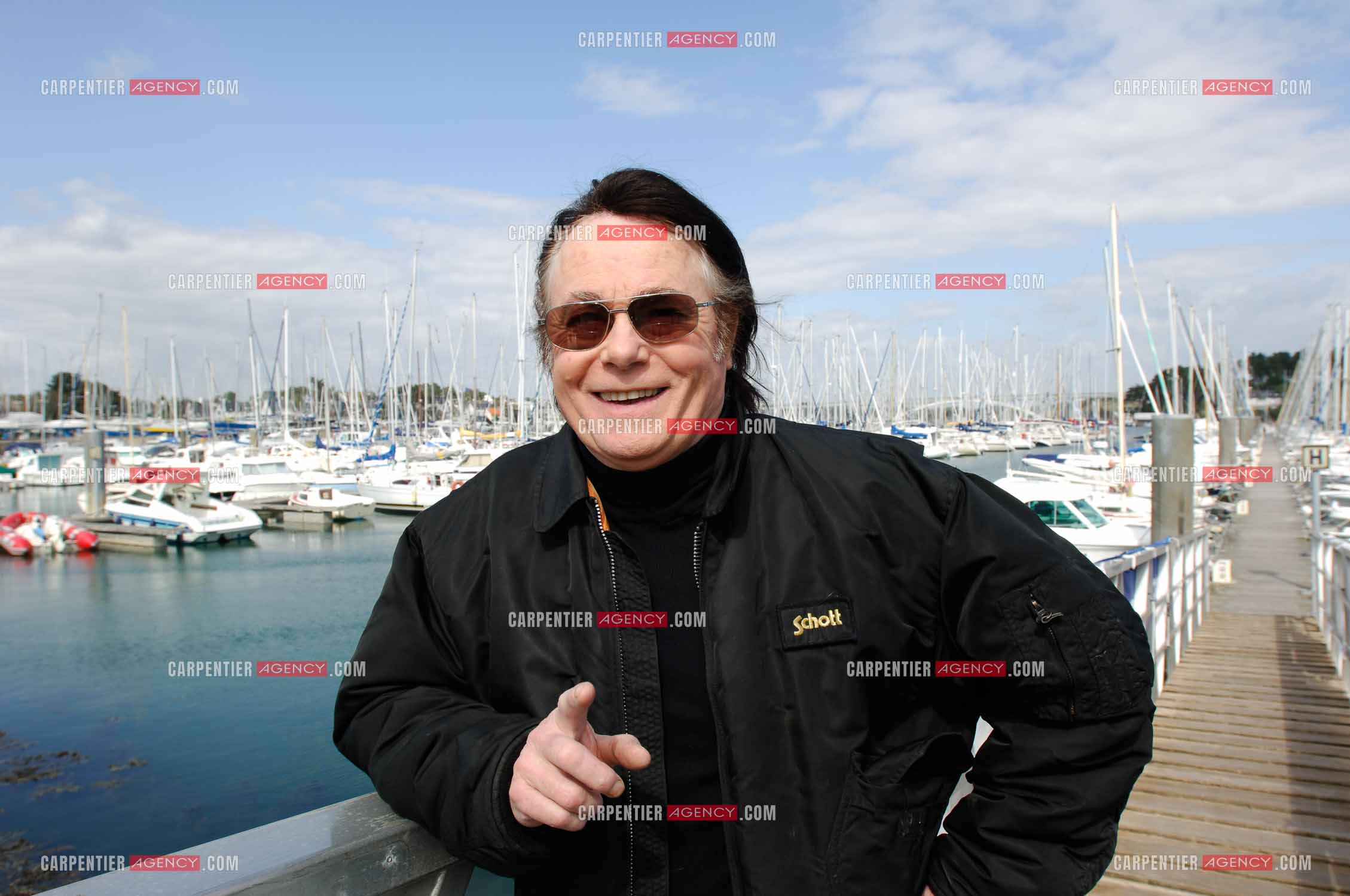 Alain Barrière sur le port de la Trinité sur Mer.  ( Exclusif )