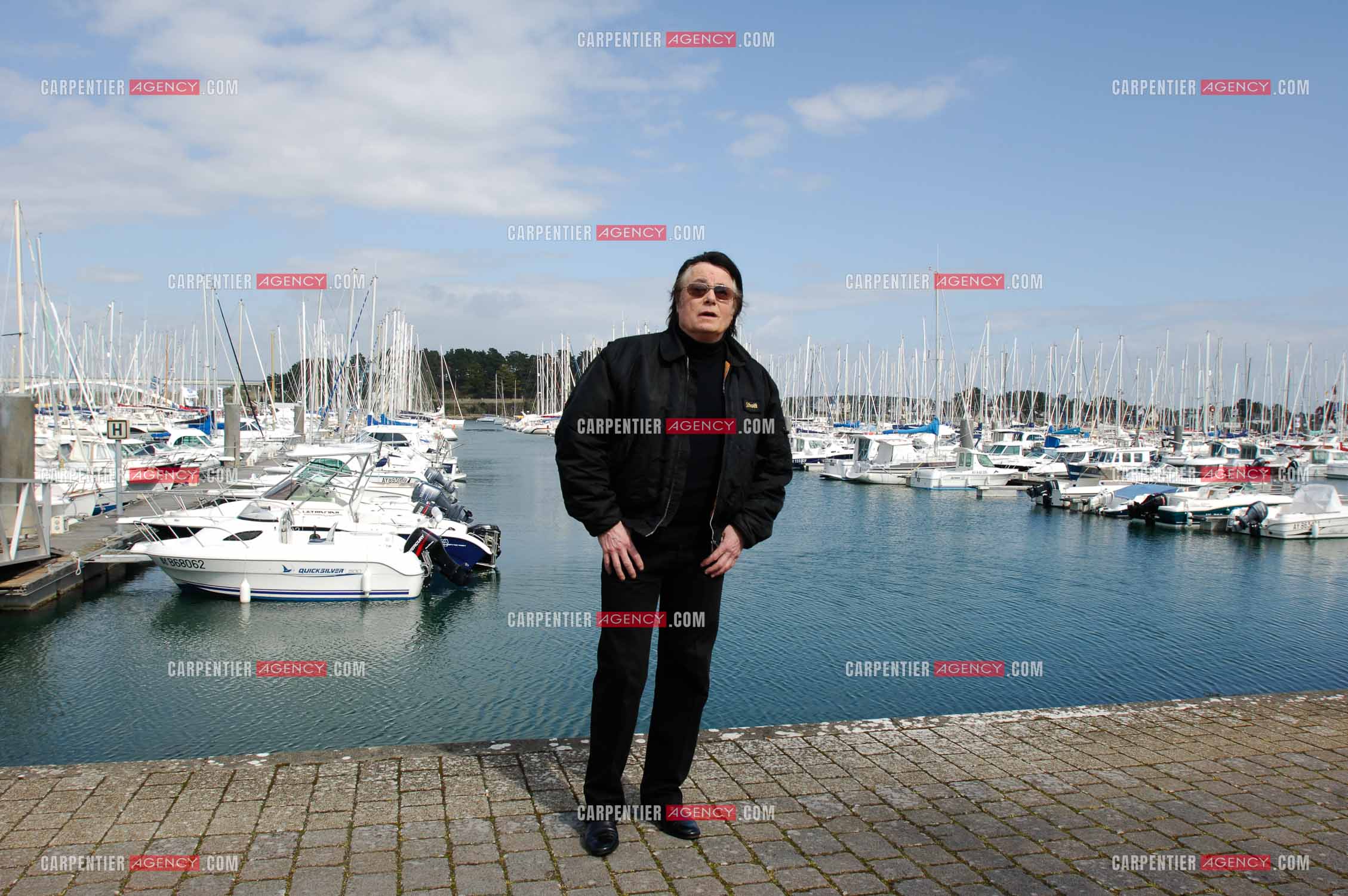 Alain Barrière sur le port de la Trinité sur Mer.  ( Exclusif )