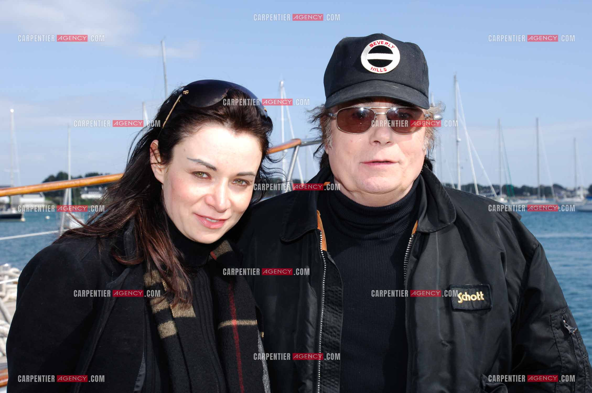 Alain Barrière et sa fille Guenaelle sur le port de la Trinité sur Mer.  ( Exclusif )