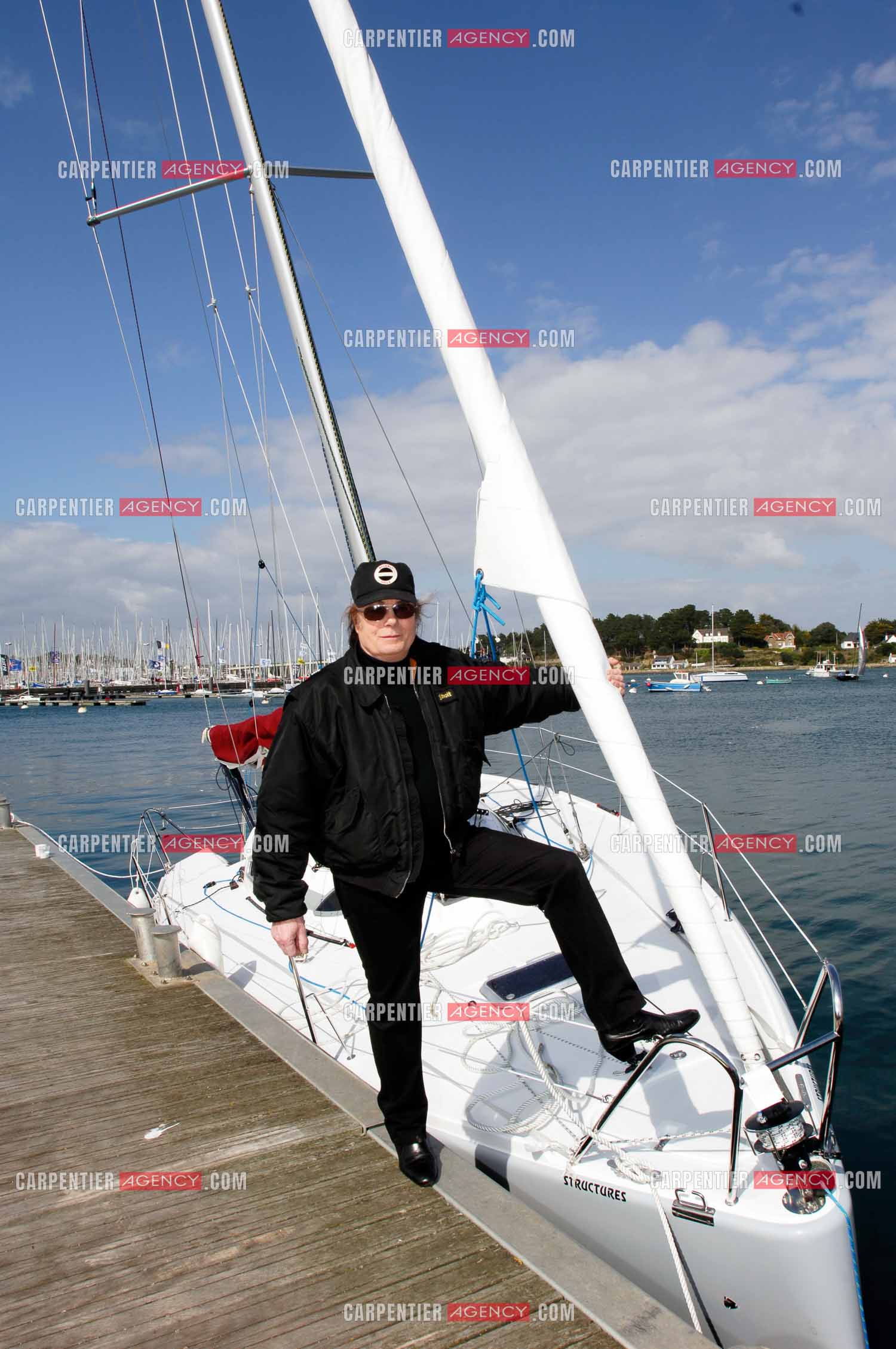 Alain Barrière sur le port de la Trinité sur Mer.  ( Exclusif )
