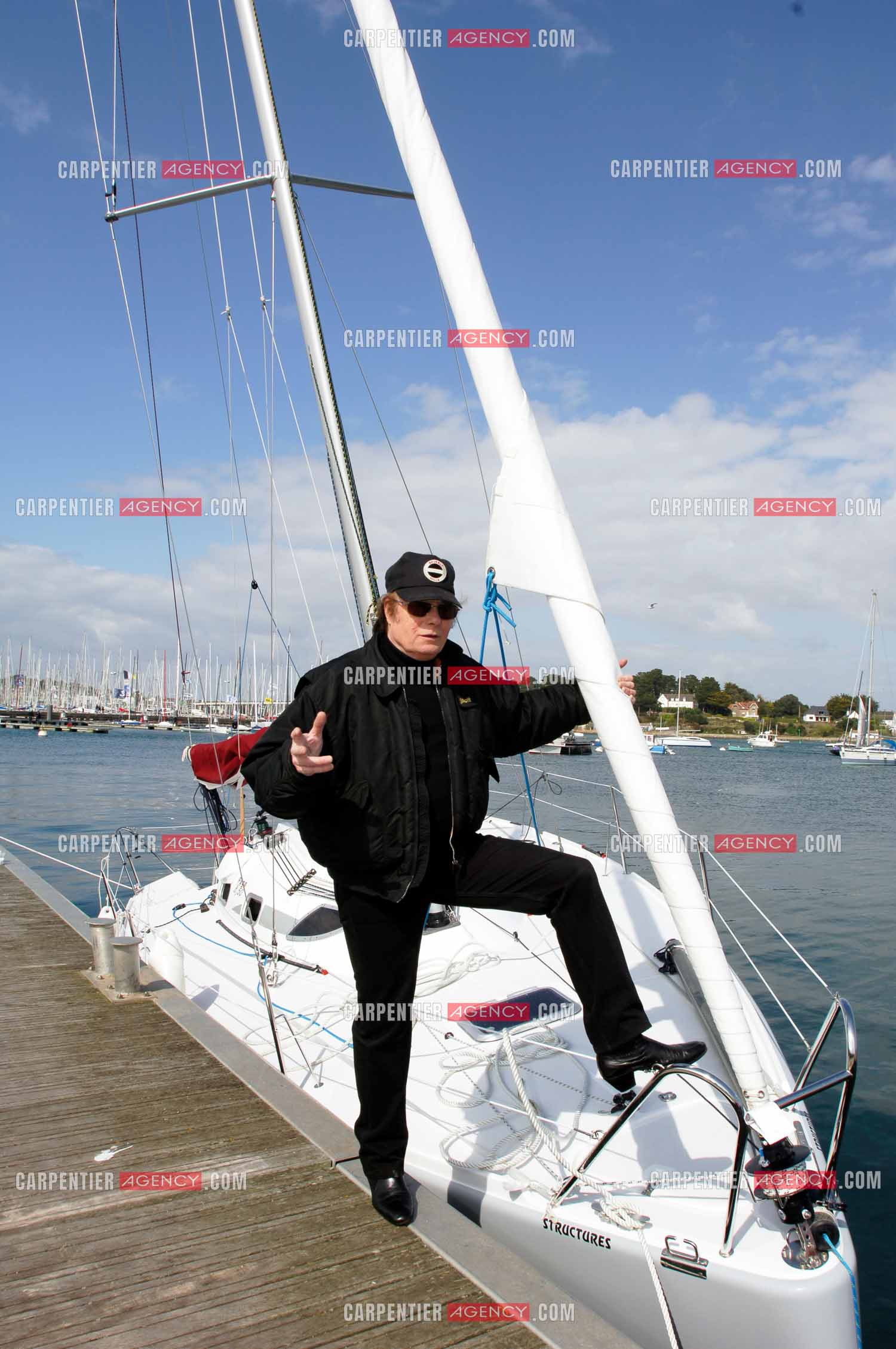 Alain Barrière sur le port de la Trinité sur Mer.  ( Exclusif )