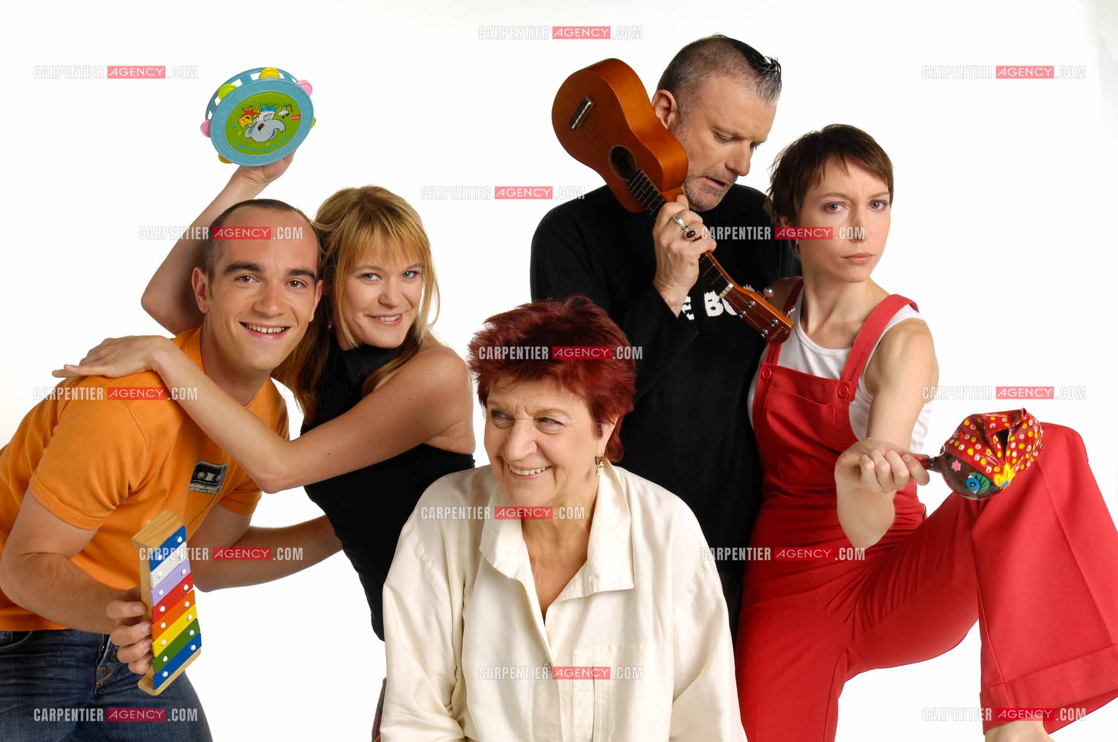 La chanteuse Anne Sylvestre  et sa troupe " Génération Sylvestre " avec Sansévérino, Guillaume Adelbert, Agnès Bihl, et Jeanne Cherhal. ( Exclusif )