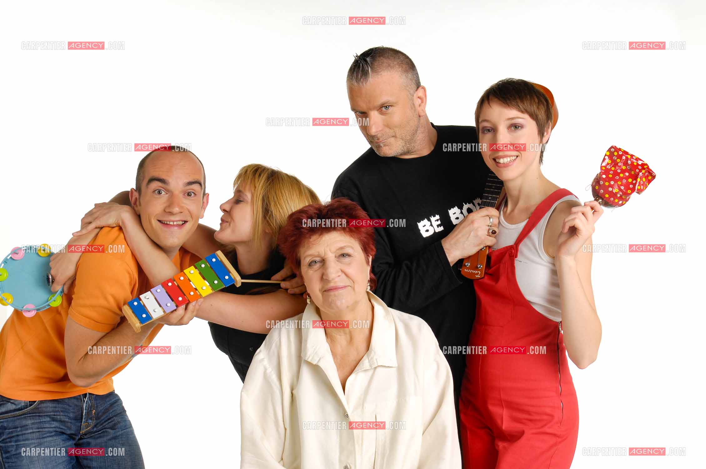 La chanteuse Anne Sylvestre  et sa troupe " Génération Sylvestre " avec Sansévérino, Guillaume Adelbert, Agnès Bihl, et Jeanne Cherhal. ( Exclusif )