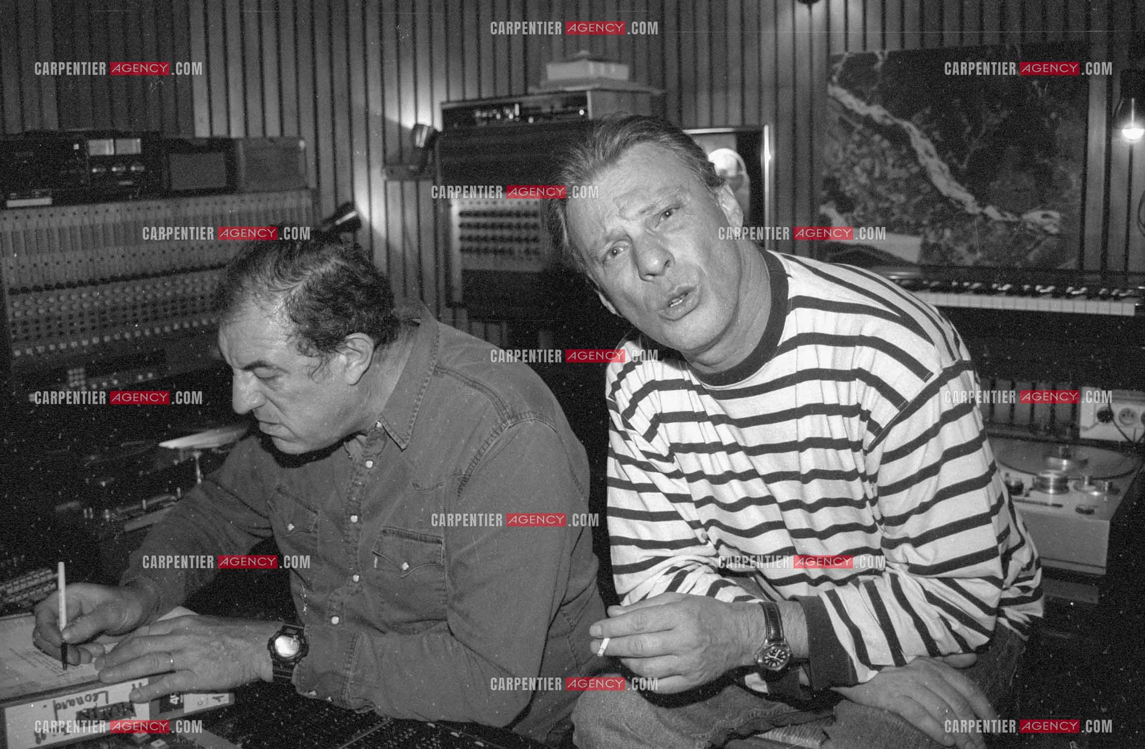 Le chanteur Herbert Léonard en séance d'enregistrement de son prochain album chez son ami Bernard Estardy au studio CBE à Paris.  ( Exclusif )