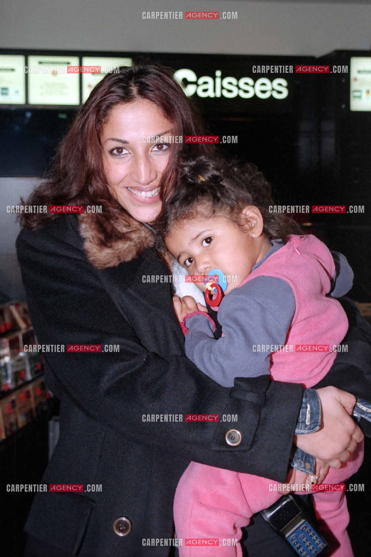 Le chanteur algérien Cheb Khaled en famille avec sa femme Samira et leur petite fille Sarah.  ( Exclusif )