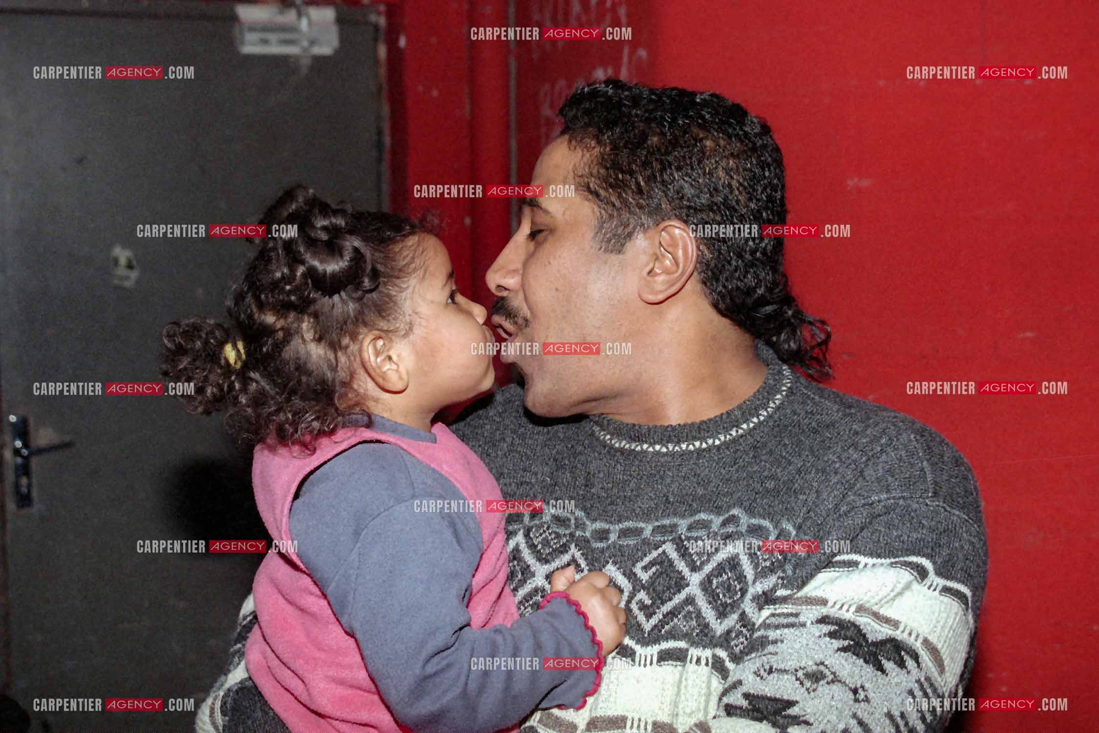 Le chanteur algérien Cheb Khaled en famille avec sa femme Samira et leur petite fille Sarah.  ( Exclusif )