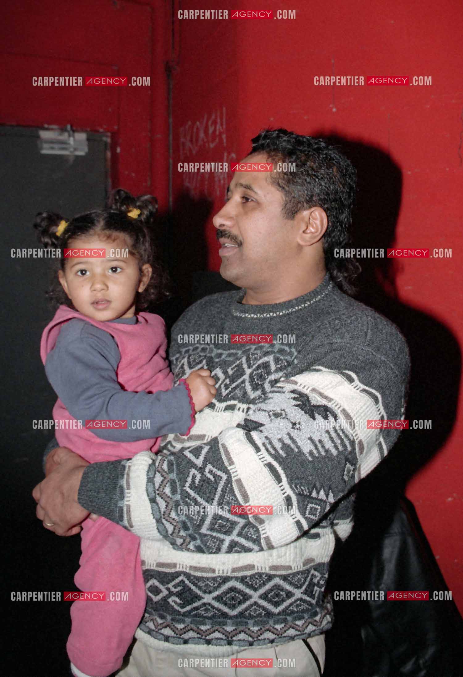 Le chanteur algérien Cheb Khaled en famille avec sa femme Samira et leur petite fille Sarah.  ( Exclusif )