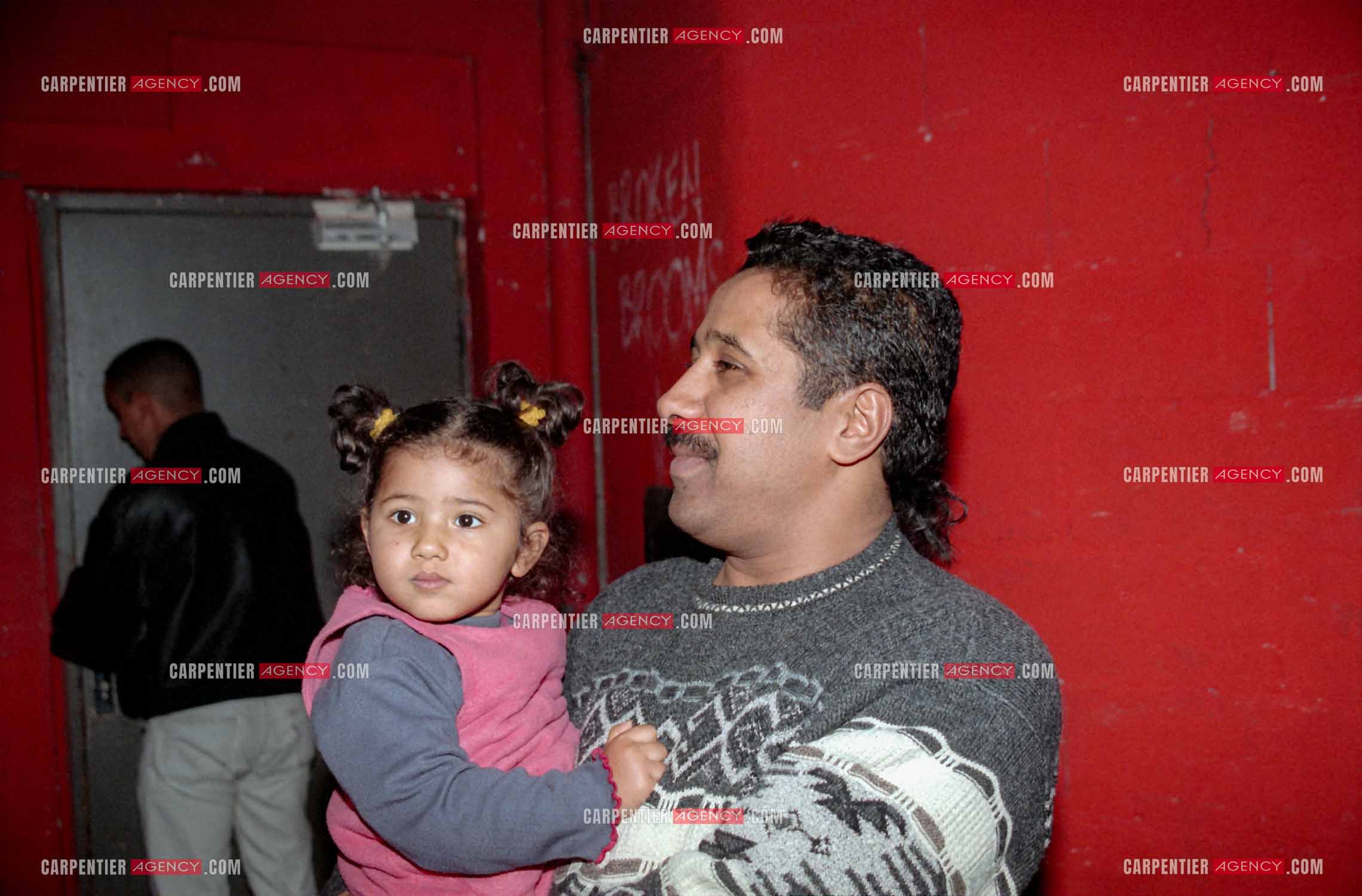 Le chanteur algérien Cheb Khaled en famille avec sa femme Samira et leur petite fille Sarah.  ( Exclusif )