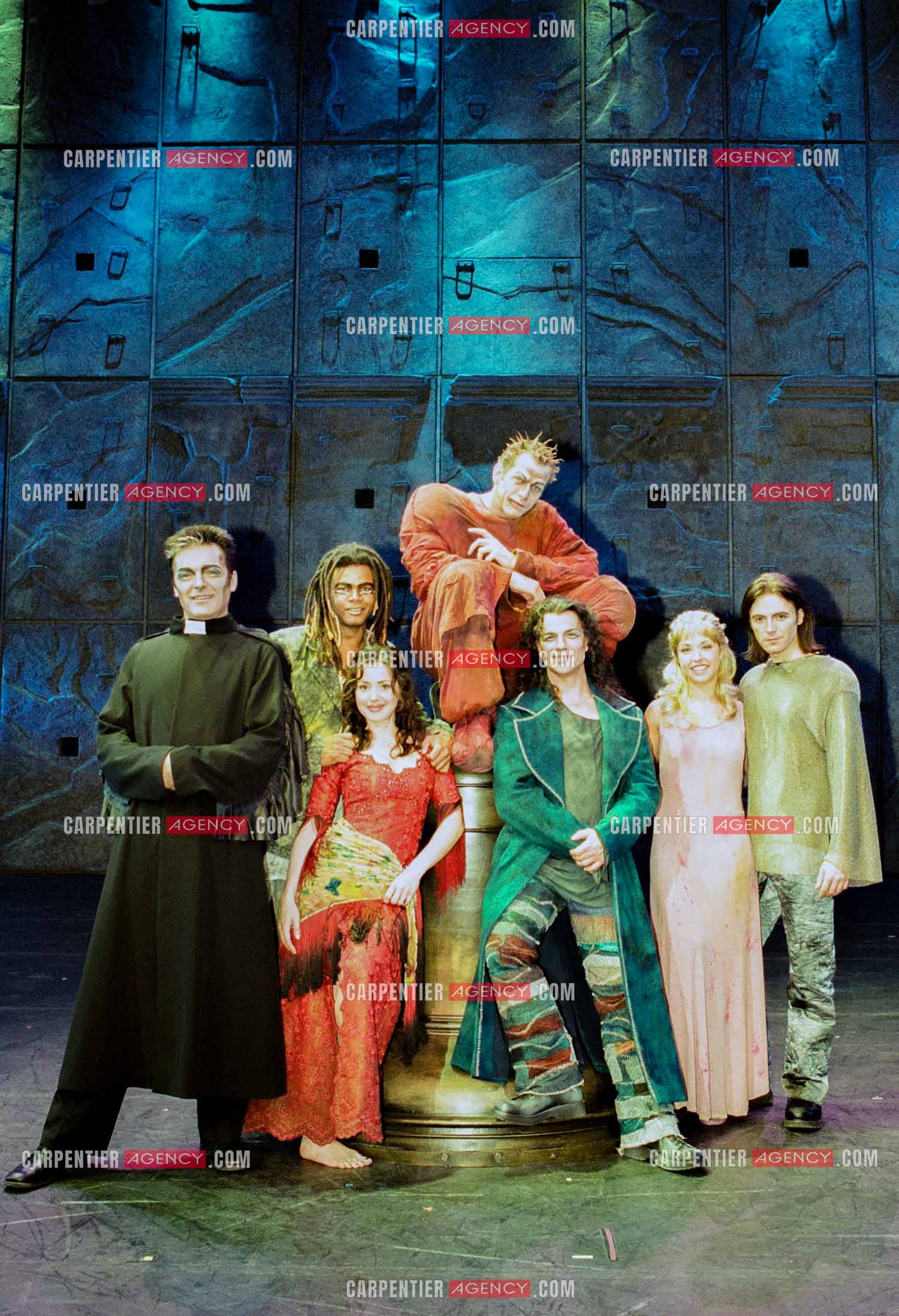 Les artistes principaux de la comédie musicale “ Notre-Dame de Paris “ à Londres en 2000. Daniel Lavoie dans le rôle de Frolo, Luck Mervil dans le rôle de Clopin, Garou, dans le rôle de Quasimodo, Tina Arena dans le rôle de Esméralda, Bruno Pelletier dans le rôle de Gringoire, Natasha St Pier dans le rôle de Fleur de Lys et Steve Balsamo dans le rôle de Phœbus.  ( Exclusif )