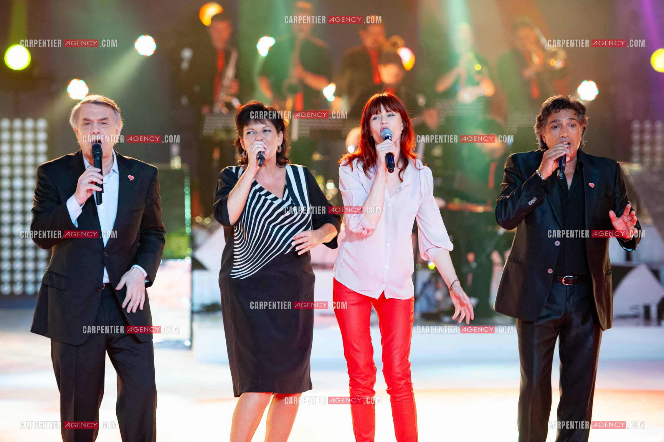 Le chanteur Salvatore Adamo Maurane, Axelle Red et Frédéric François lors du Télé Vie à Bruxelles en Belgique le 07 mai 2011.