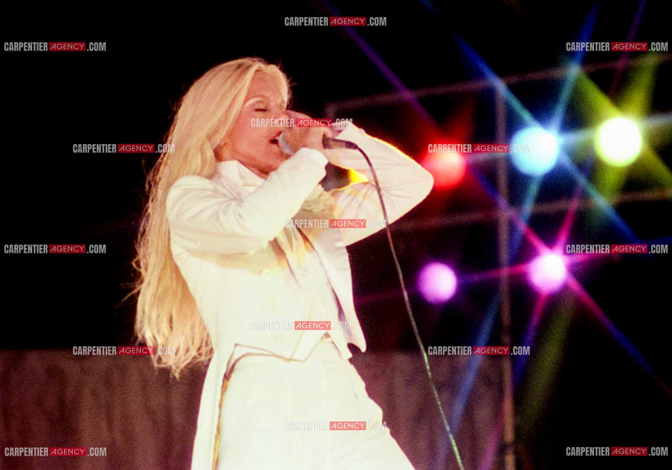 La chanteuse Sylvie Vartan en concert à Vienne en 1977.