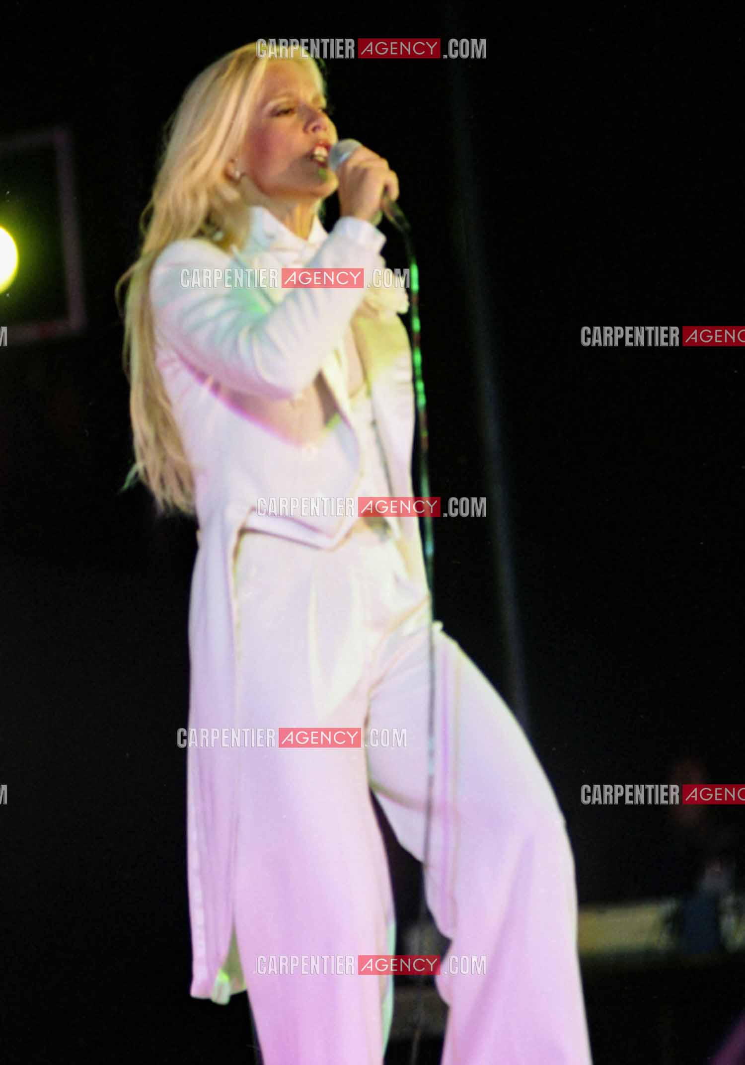 La chanteuse Sylvie Vartan en concert à Vienne en 1977.