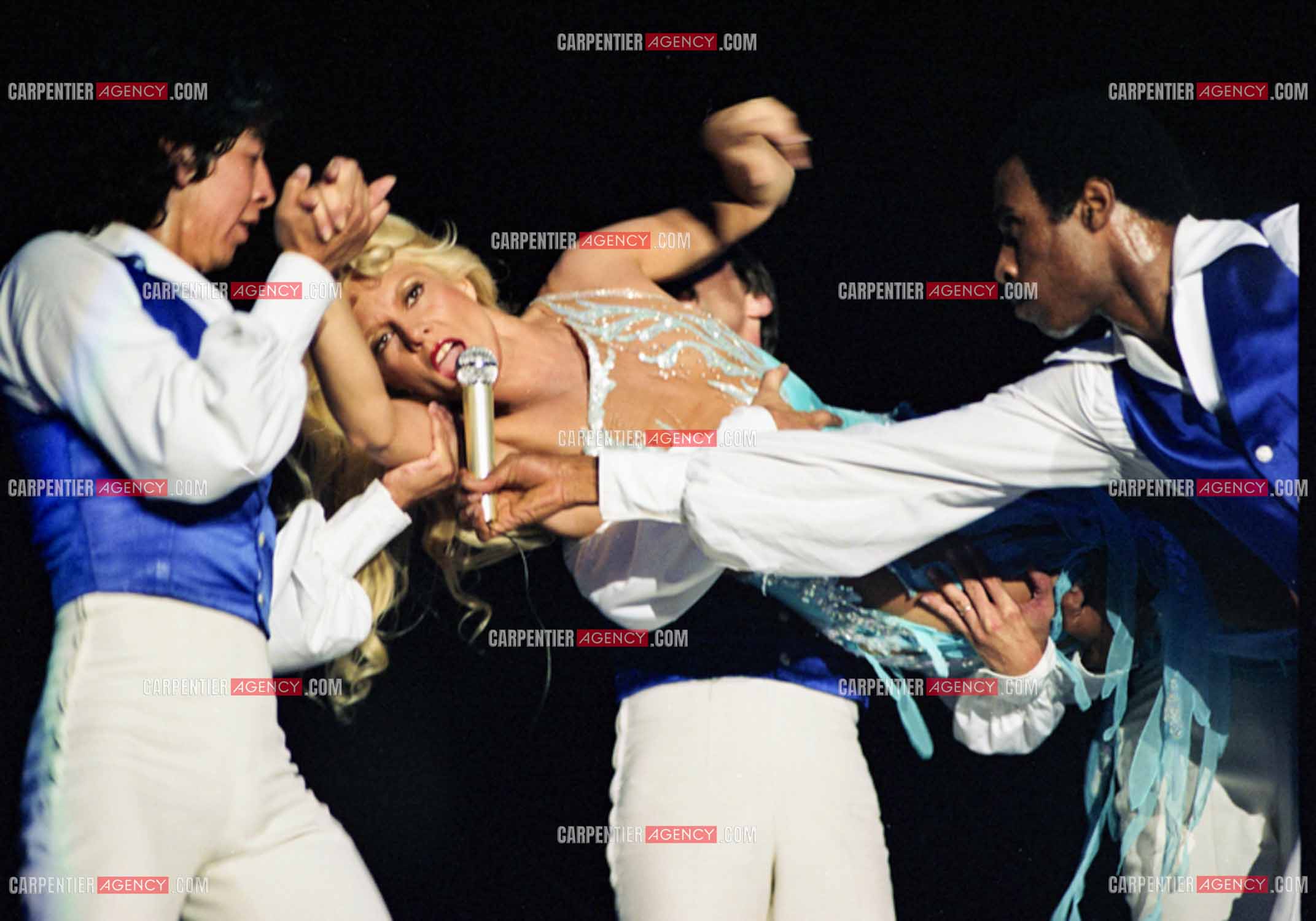 La chanteuse Sylvie Vartan en concert à Vienne en 1977.