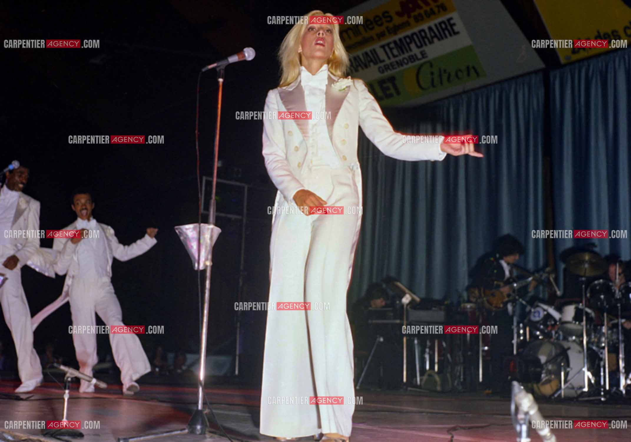 La chanteuse Sylvie Vartan en concert à Vienne en 1977.