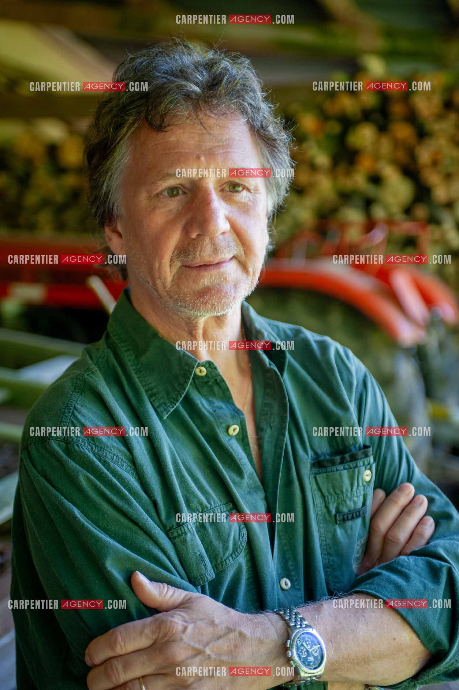 Le chanteur Gérard  Lenorman dans sa résidence secondaire avec ses animaux.   ( Exclusif )