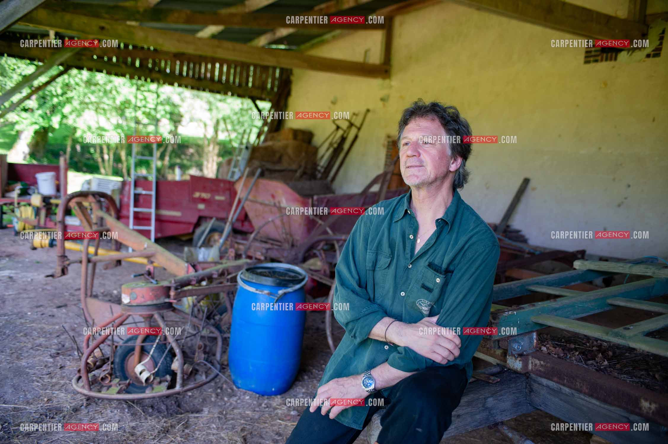 Le chanteur Gérard  Lenorman dans sa résidence secondaire avec ses animaux.   ( Exclusif )