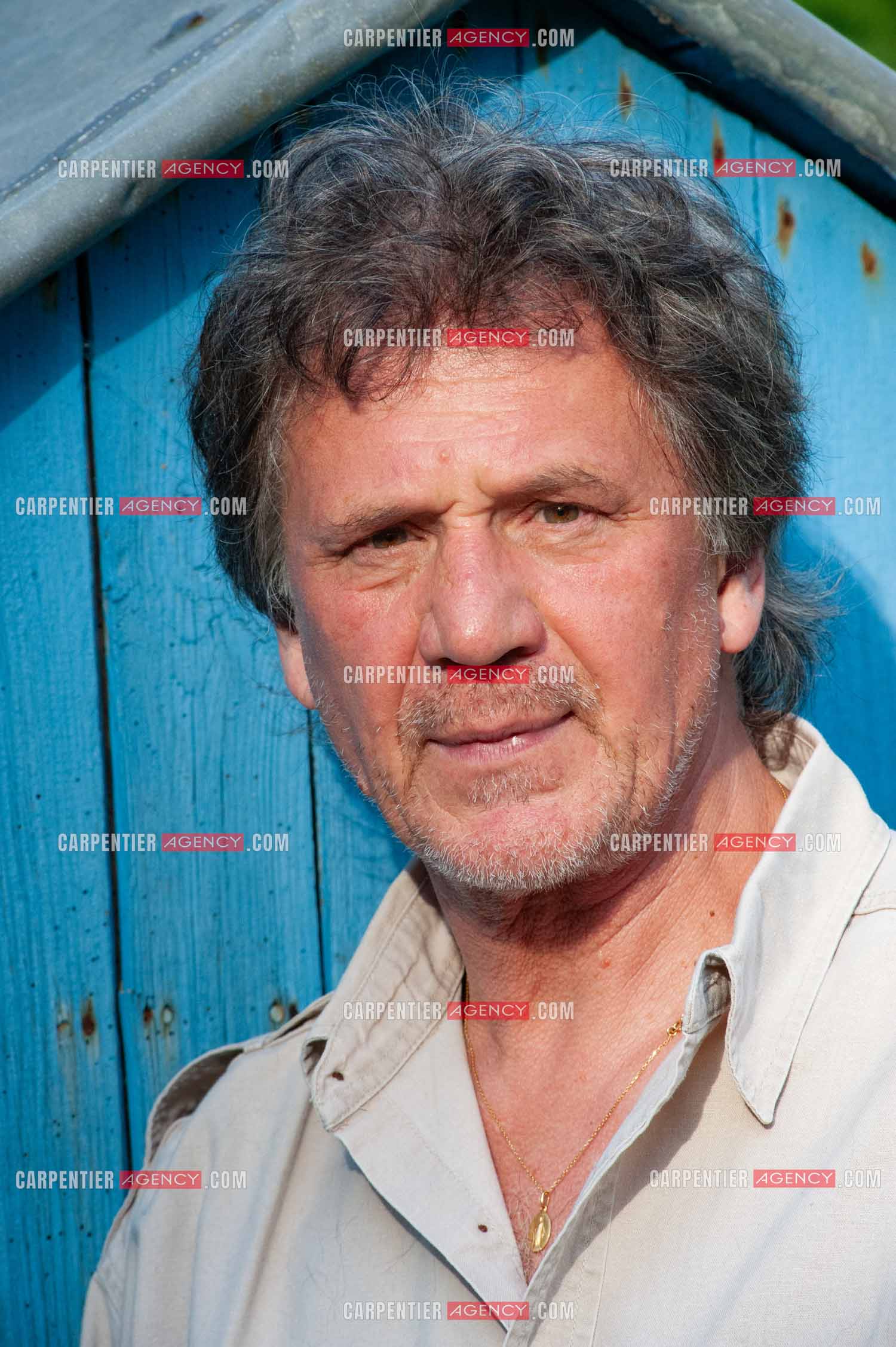 Le chanteur Gérard  Lenorman dans sa résidence secondaire avec ses animaux.   ( Exclusif )