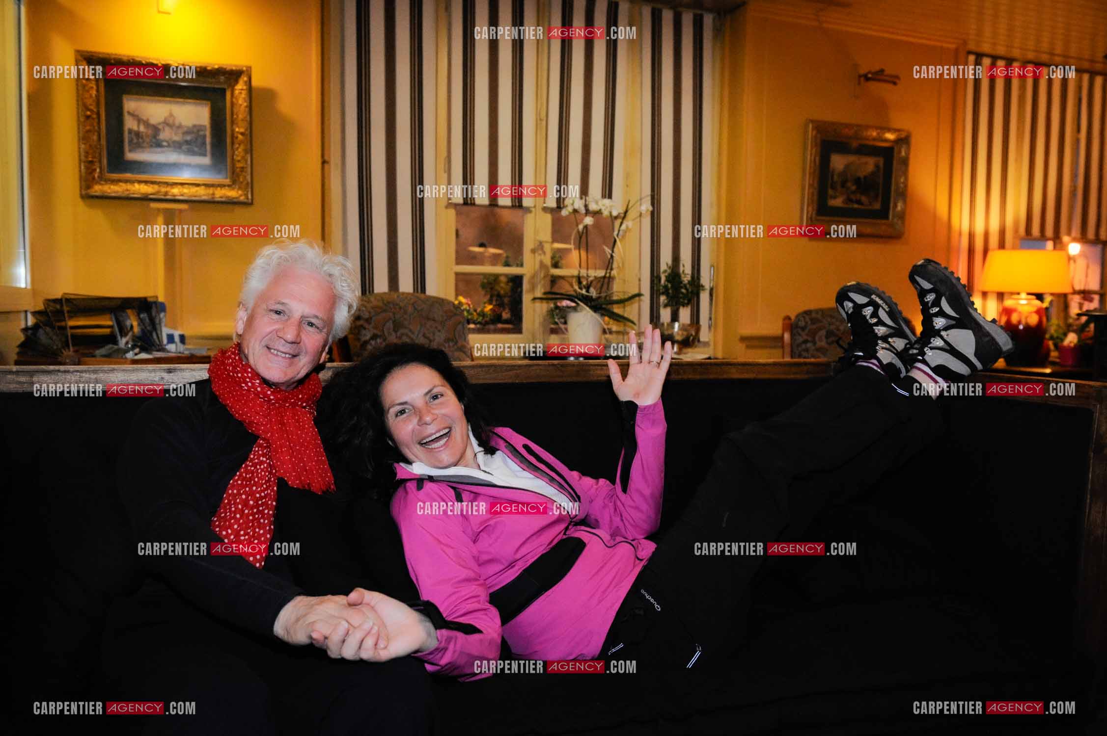 Le chanteur Gérard Lenorman et sa compagne Marie Maunier en randonnée dans les pyrénnées avec leur chien Puppy.  ( Exclusif )