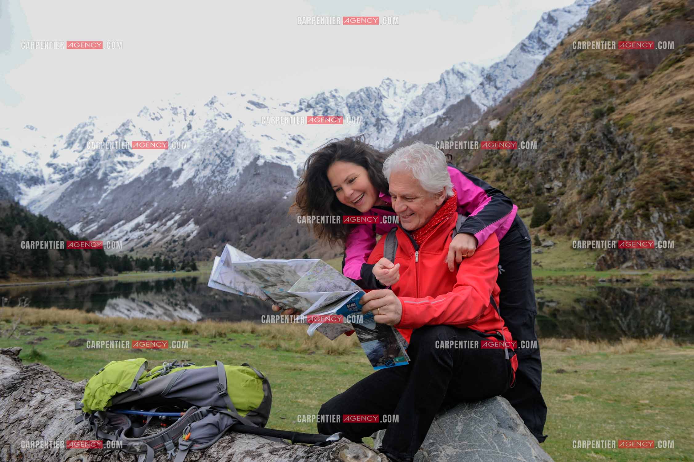 Le chanteur Gérard Lenorman et sa compagne Marie Maunier en randonnée dans les pyrénnées avec leur chien Puppy.  ( Exclusif )