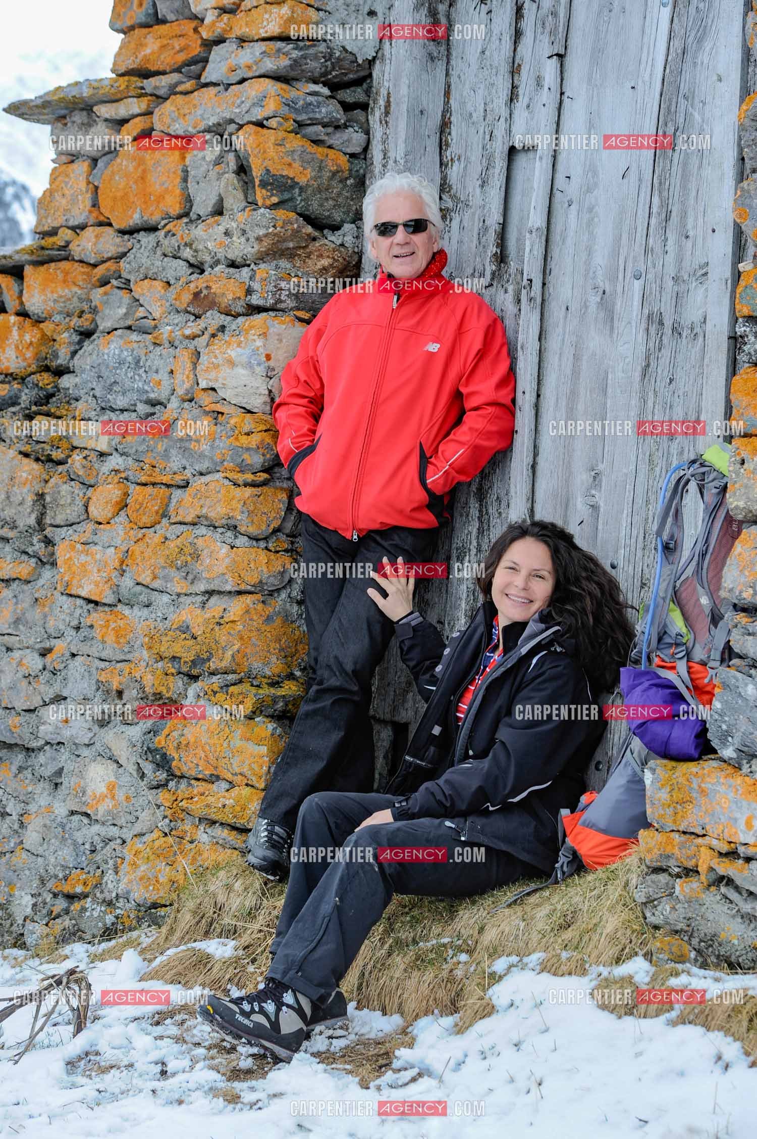 Le chanteur Gérard Lenorman et sa compagne Marie Maunier en randonnée dans les pyrénnées avec leur chien Puppy.  ( Exclusif )