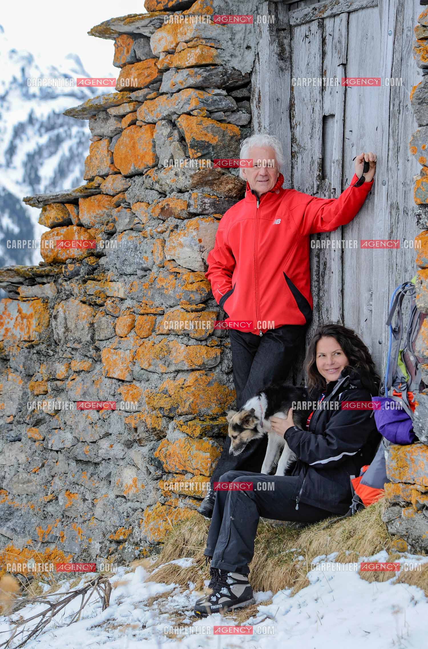 Le chanteur Gérard Lenorman et sa compagne Marie Maunier en randonnée dans les pyrénnées avec leur chien Puppy.  ( Exclusif )