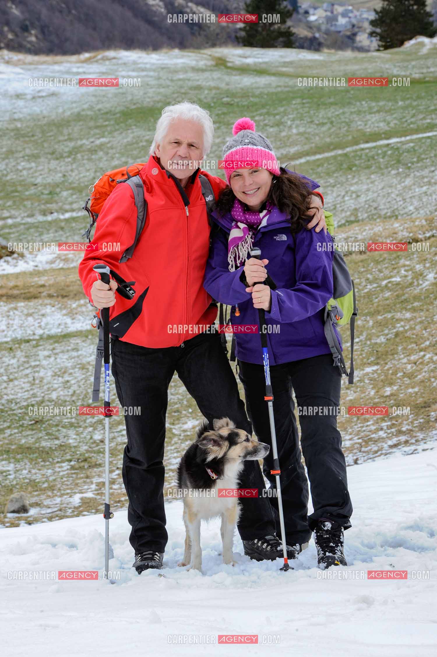 Le chanteur Gérard Lenorman et sa compagne Marie Maunier en randonnée dans les pyrénnées avec leur chien Puppy.  ( Exclusif )