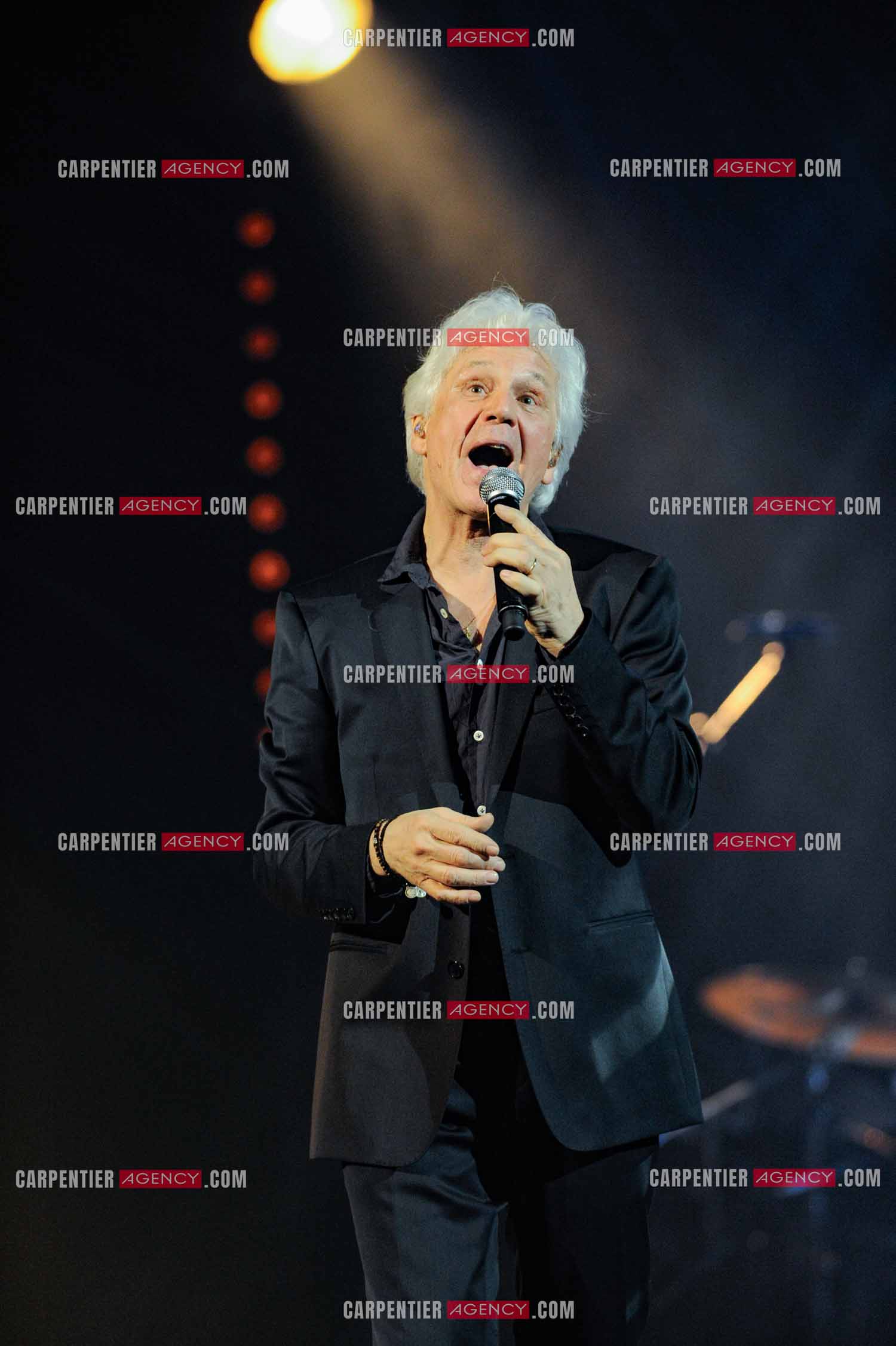 Le chanteur Gérard Lenorman en concert au Grand Rex à Paris.  ( Exclusif )