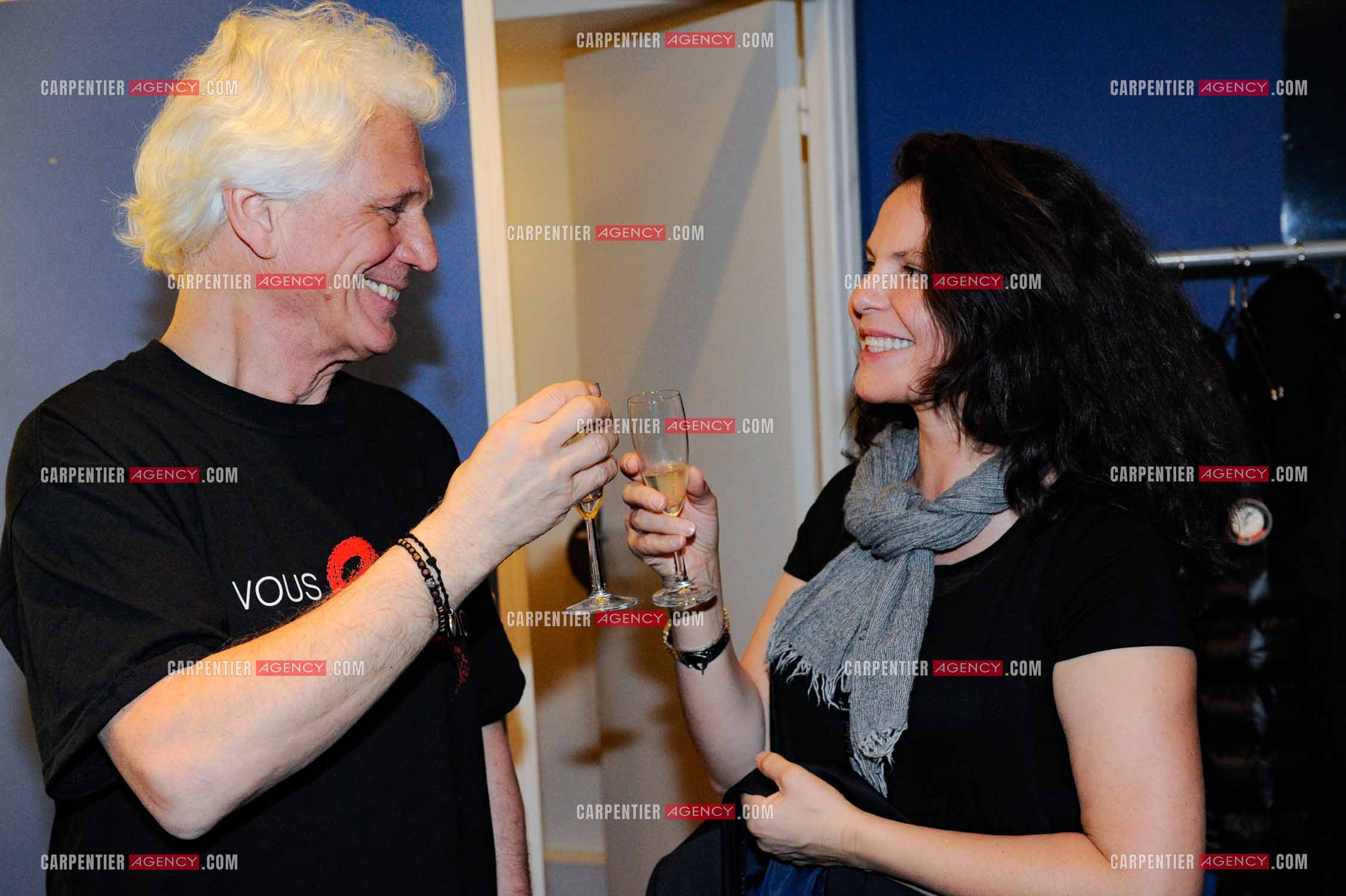 Le chanteur Gérard Lenorman en concert au Grand Rex à Paris. Dans les loges, Gérard Lenorman et sa compagne Marie Maunier.  ( Exclusif )