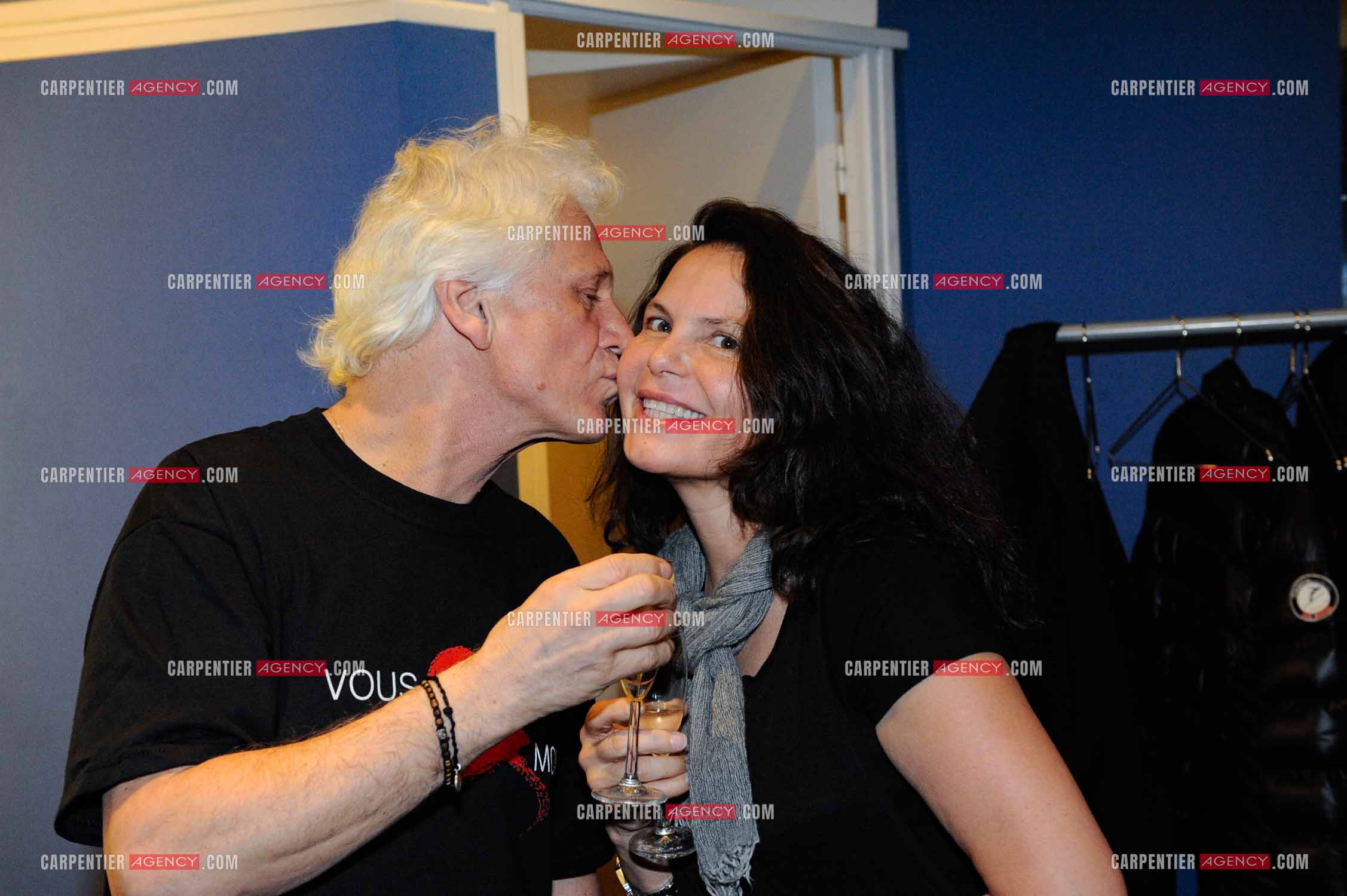 Le chanteur Gérard Lenorman en concert au Grand Rex à Paris. Dans les loges, Gérard Lenorman et sa compagne Marie Maunier.  ( Exclusif )