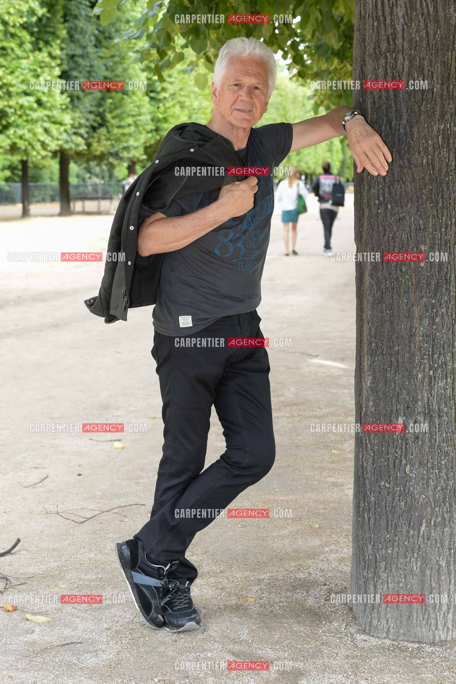 Le chanteur Gérard Lenorman au jardin des Tuileries à Paris. ( Exclusif )