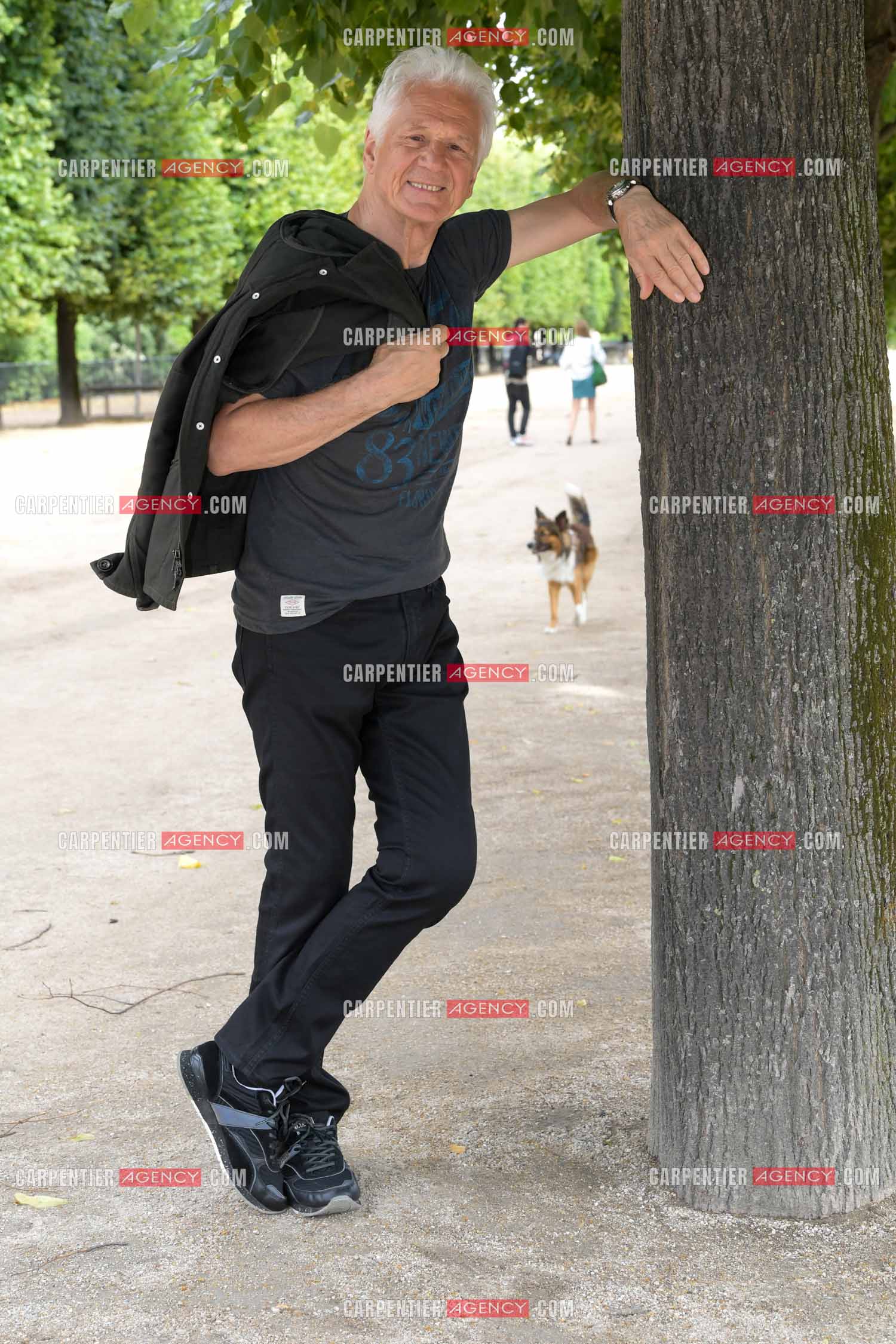 Le chanteur Gérard Lenorman au jardin des Tuileries à Paris. ( Exclusif )