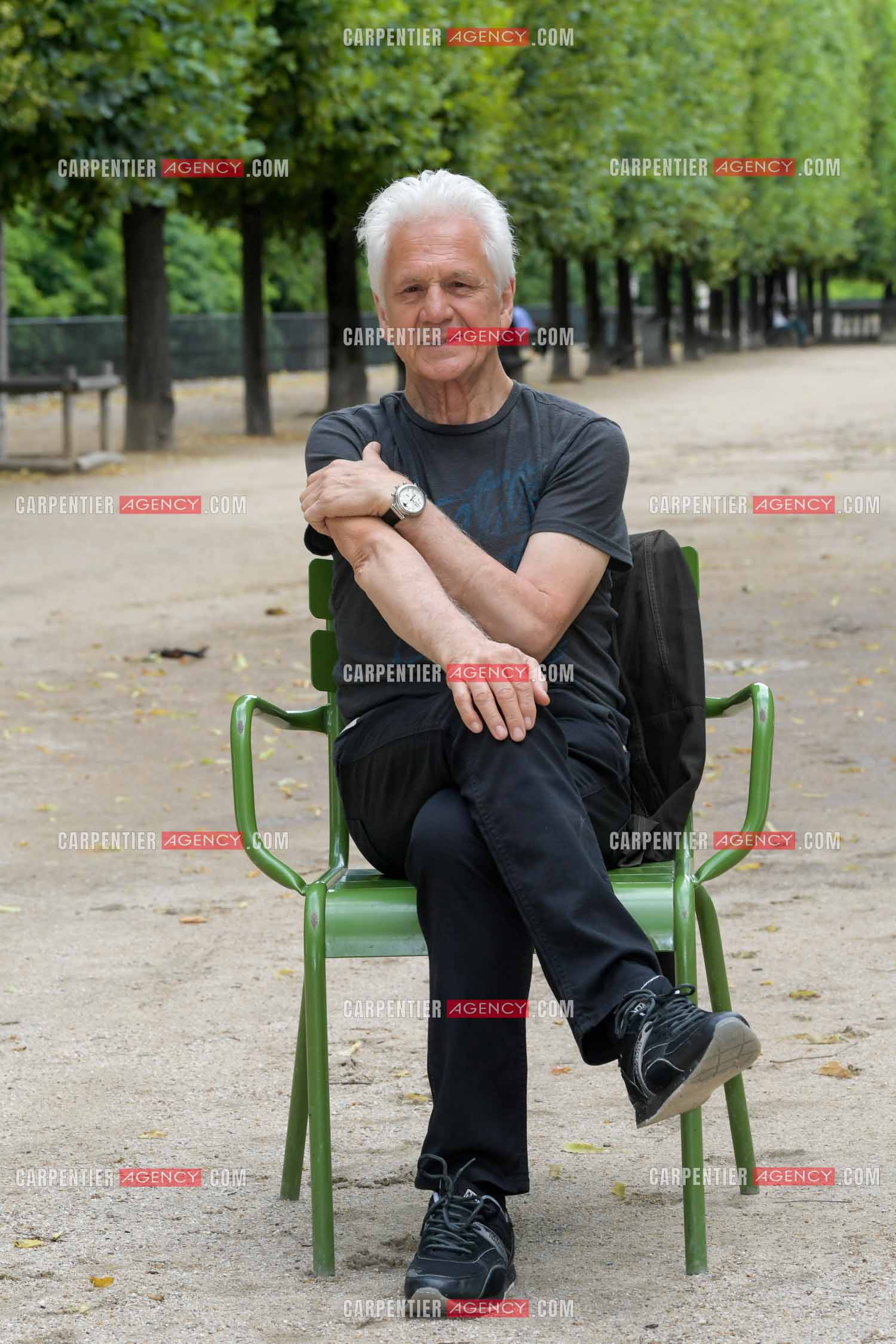 Le chanteur Gérard Lenorman au jardin des Tuileries à Paris. ( Exclusif )