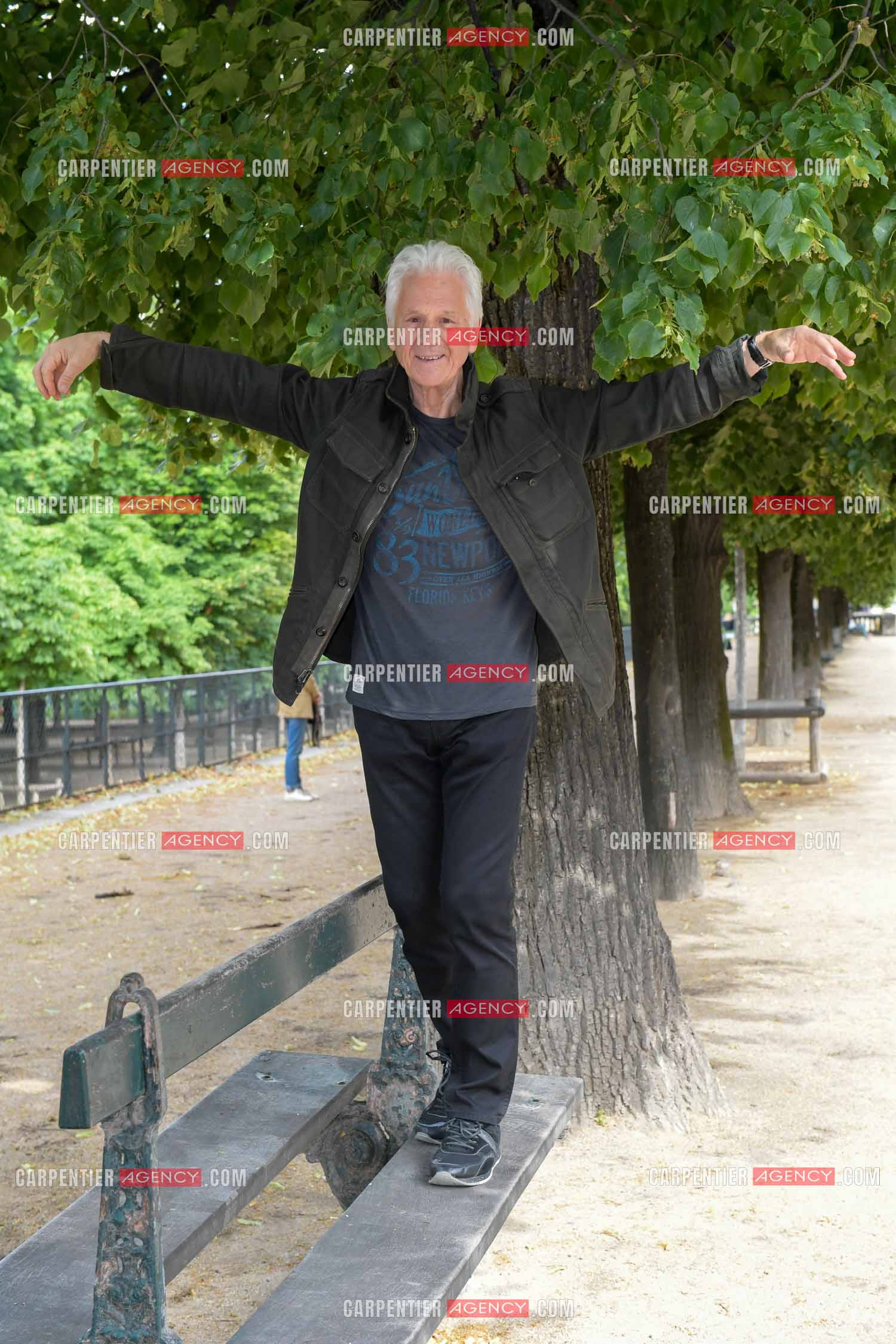 Le chanteur Gérard Lenorman au jardin des Tuileries à Paris. ( Exclusif )