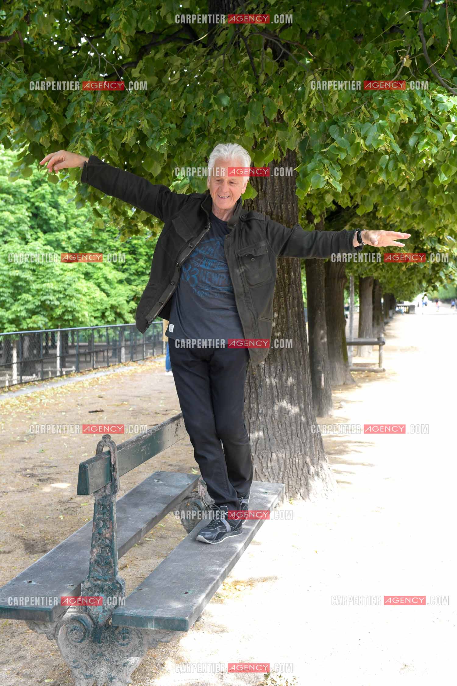 Le chanteur Gérard Lenorman au jardin des Tuileries à Paris. ( Exclusif )
