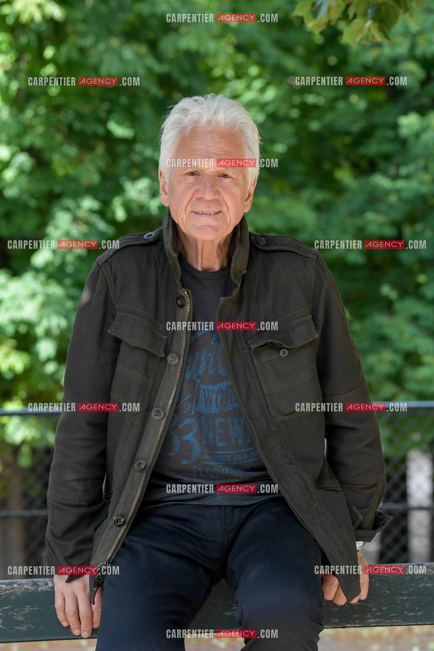 Le chanteur Gérard Lenorman au jardin des Tuileries à Paris. ( Exclusif )