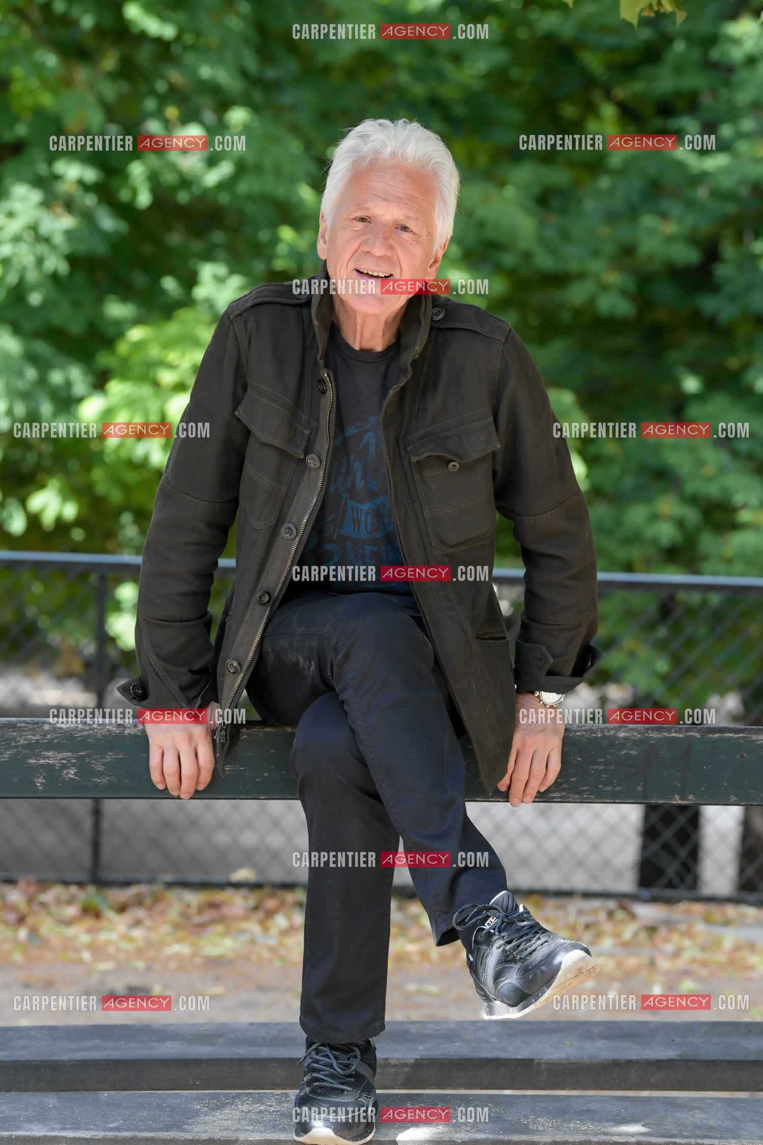 Le chanteur Gérard Lenorman au jardin des Tuileries à Paris. ( Exclusif )