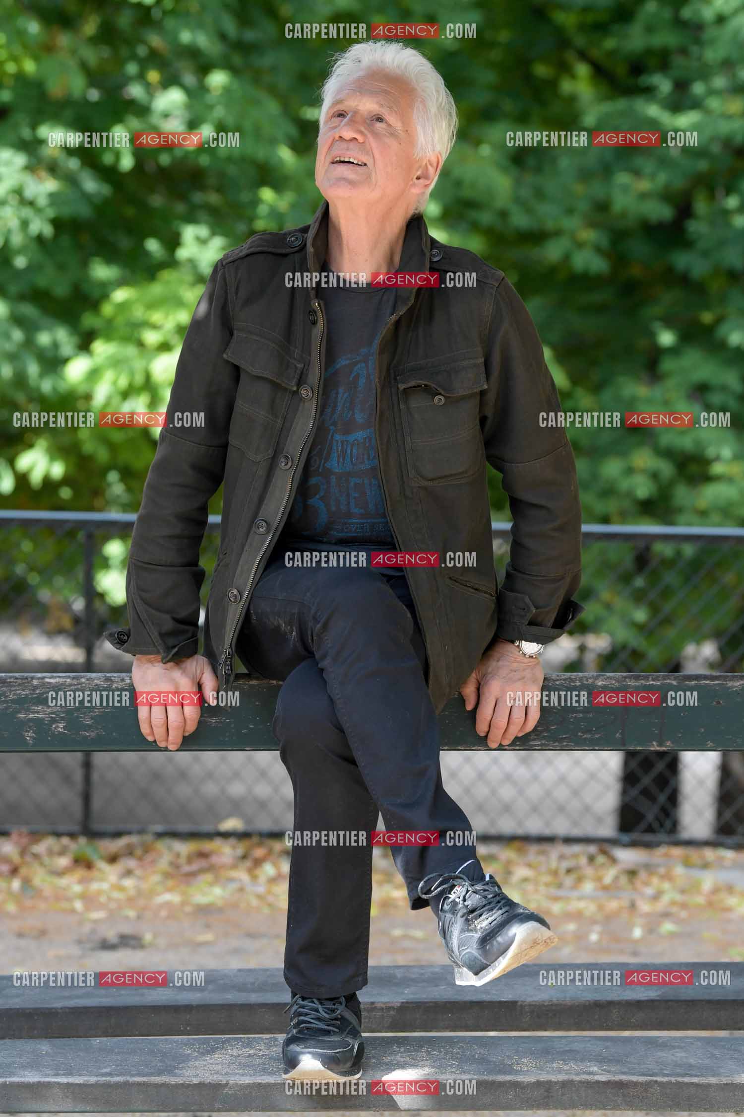 Le chanteur Gérard Lenorman au jardin des Tuileries à Paris. ( Exclusif )