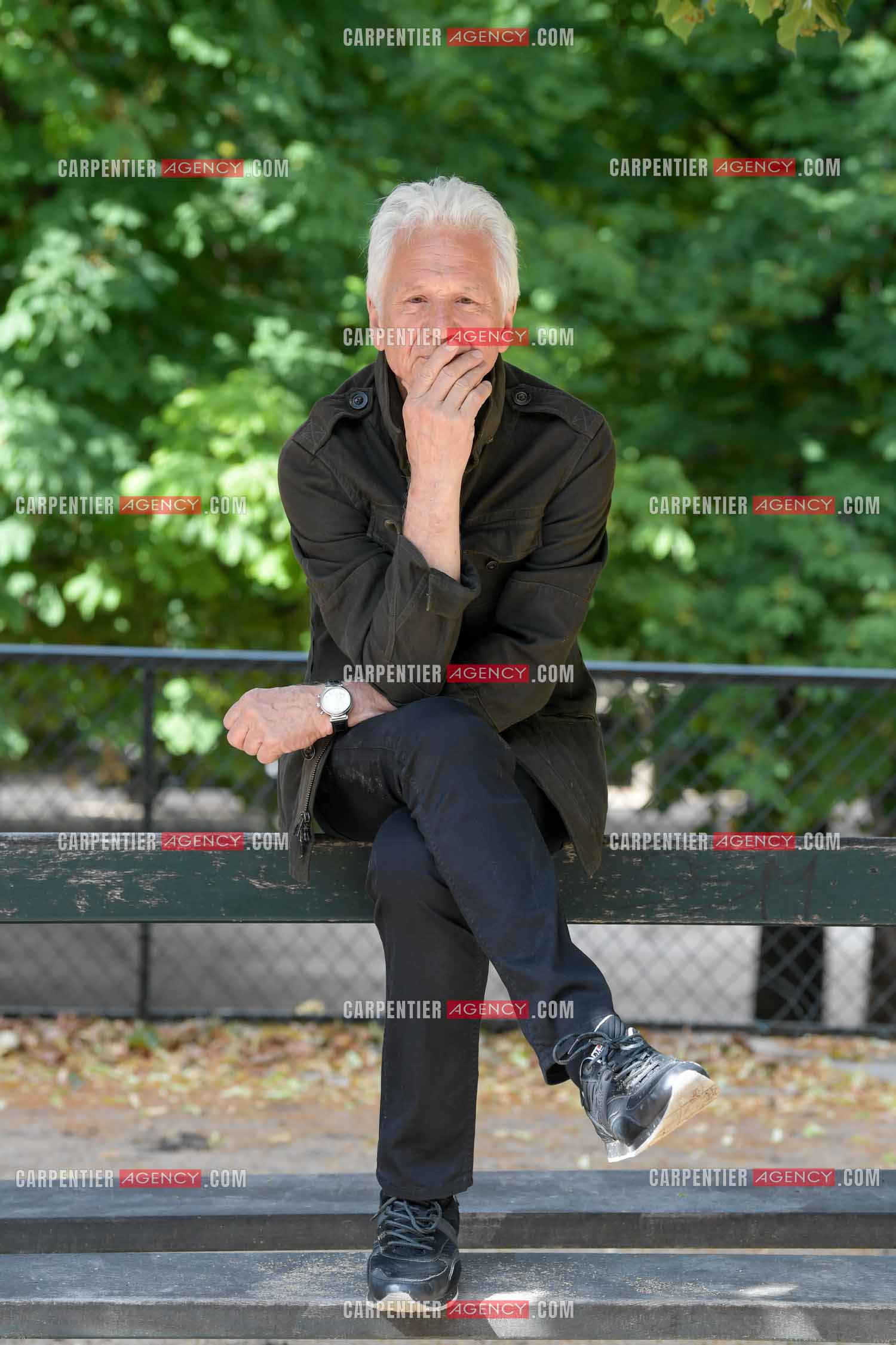 Le chanteur Gérard Lenorman au jardin des Tuileries à Paris. ( Exclusif )